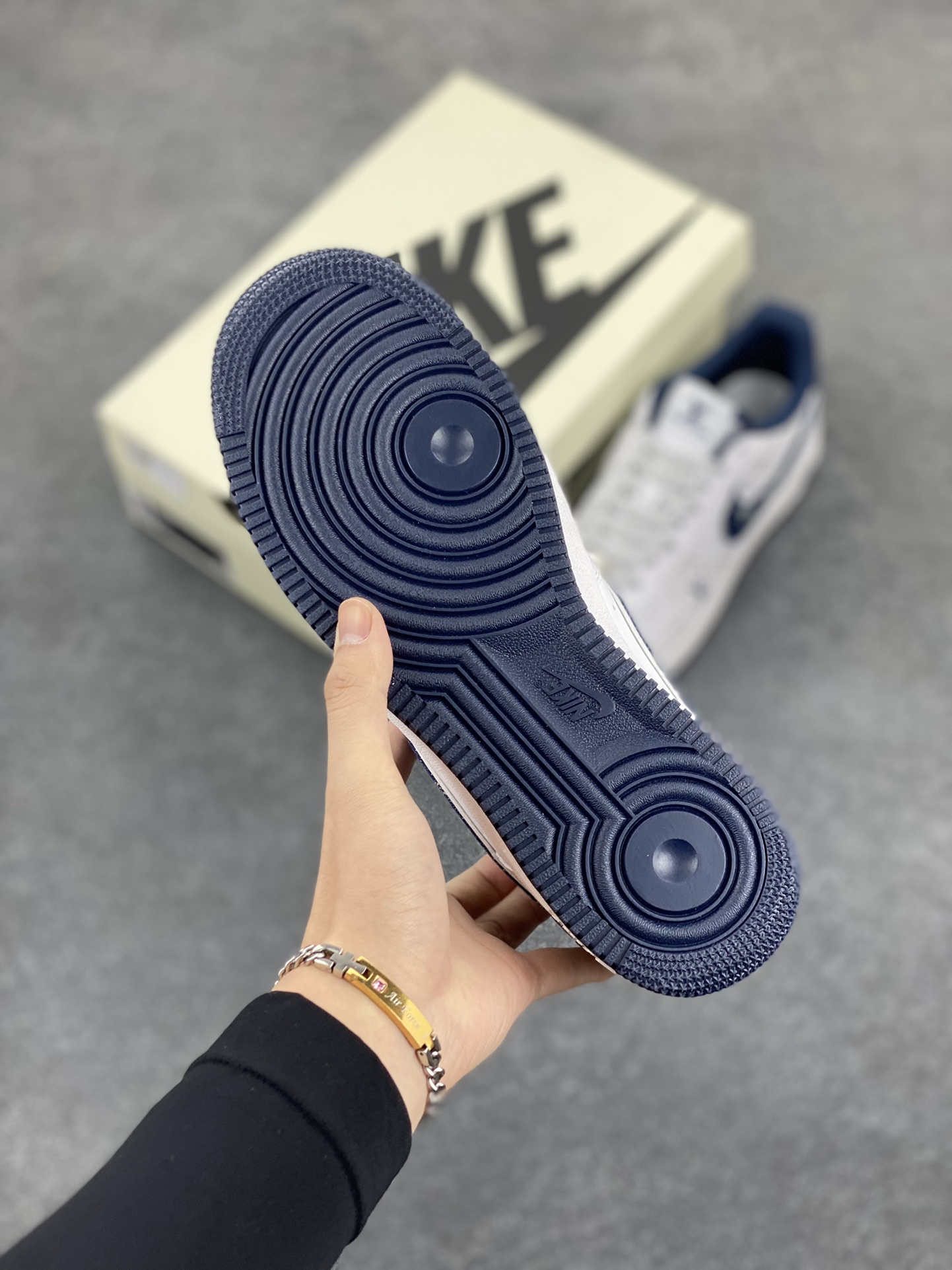 图片[5]-福利特价 NIke Air Force 1 \’07 Low “LV联名–暗夜精灵”空军一号 低帮 运动鞋 休闲鞋 折边针车 工艺难度大 原楦头原纸板 原装鞋盒 定制五金配件 内置全掌气垫 原厂鞋底 货号：CH6336-600 尺码：36 36.5 37.5 38 38.5 39 40 40.5 41 42 42.5 43 44 44.5 45-选品中心