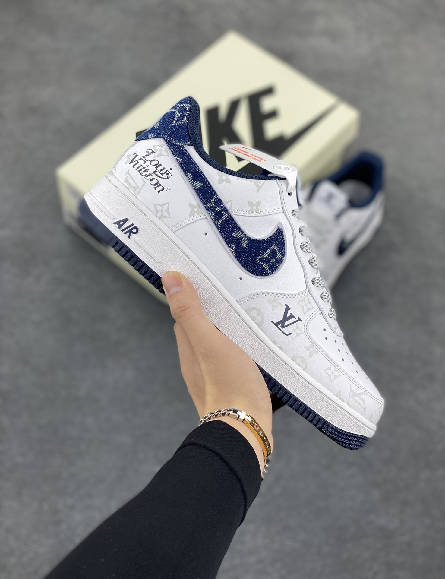 福利特价 NIke Air Force 1 \'07 Low “LV联名--暗夜精灵”空军一号 低帮 运动鞋 休闲鞋 折边针车 工艺难度大 原楦头原纸板 原装鞋盒 定制五金配件 内置全掌气垫 原厂鞋底 货号：CH6336-600 尺码：36 36.5 37.5 38 38.5 39 40 40.5 41 42 42.5 43 44 44.5 45-选品中心