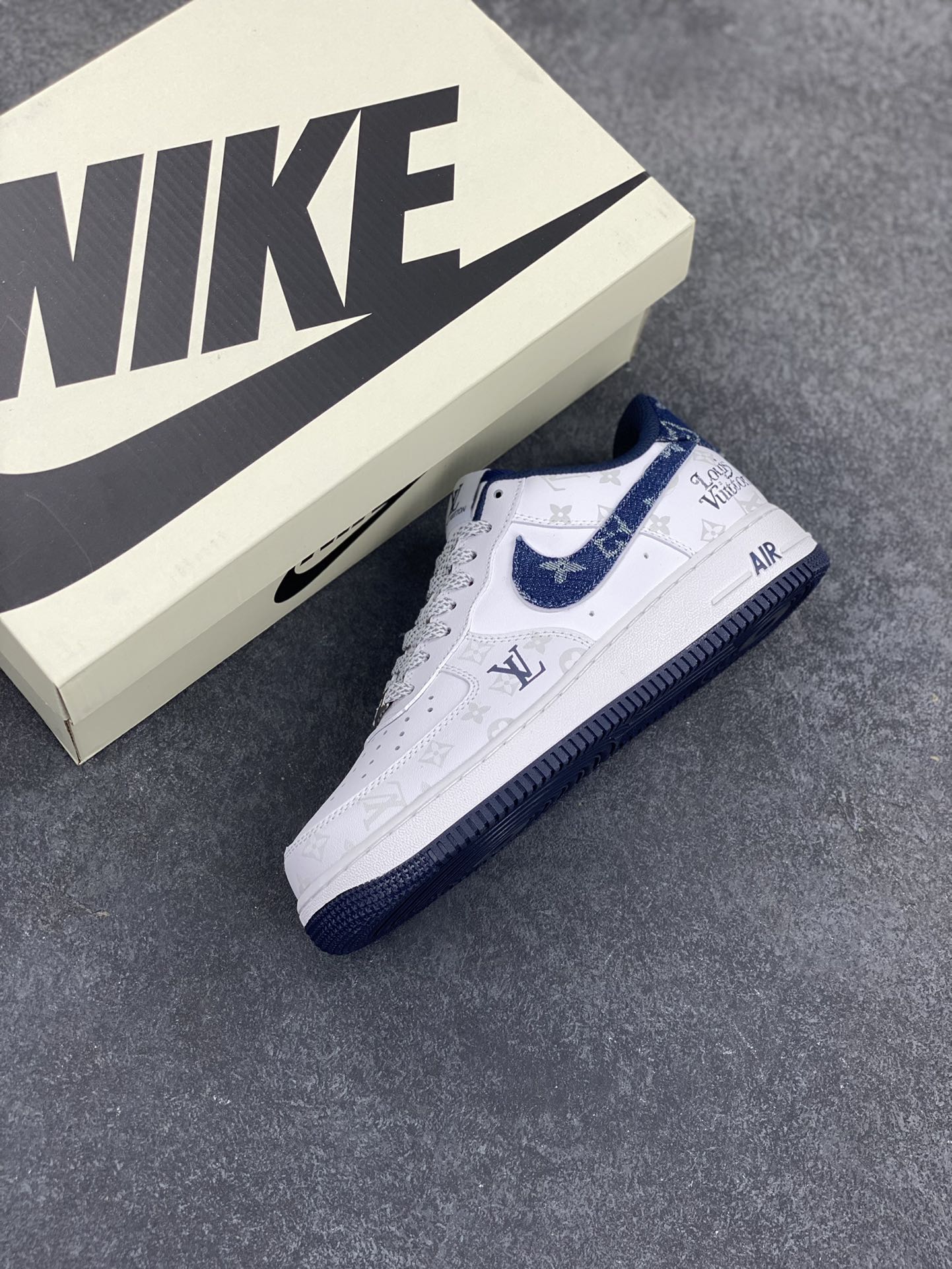 图片[7]-福利特价 NIke Air Force 1 \’07 Low “LV联名–暗夜精灵”空军一号 低帮 运动鞋 休闲鞋 折边针车 工艺难度大 原楦头原纸板 原装鞋盒 定制五金配件 内置全掌气垫 原厂鞋底 货号：CH6336-600 尺码：36 36.5 37.5 38 38.5 39 40 40.5 41 42 42.5 43 44 44.5 45-选品中心