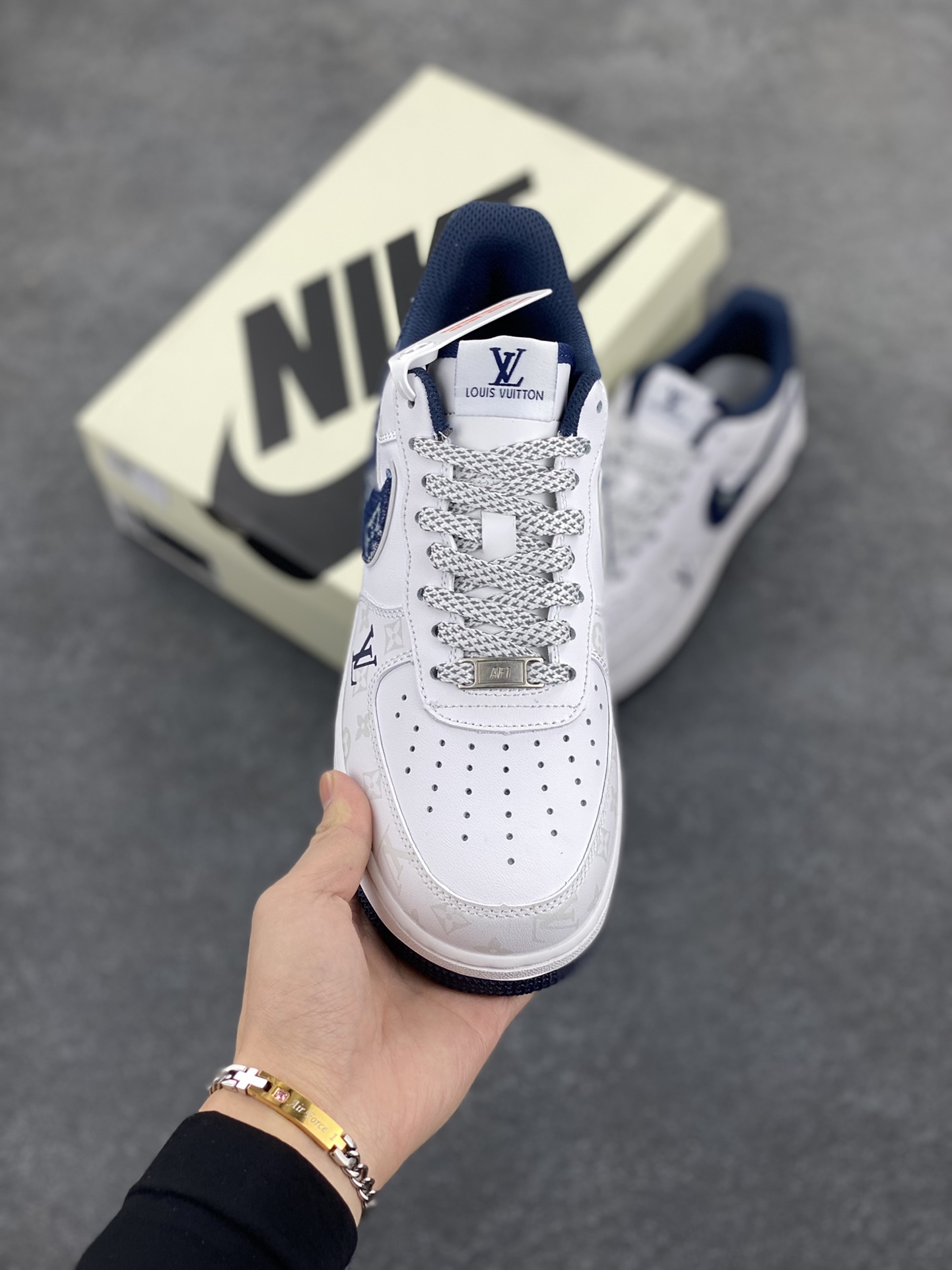 图片[2]-福利特价 NIke Air Force 1 \’07 Low “LV联名–暗夜精灵”空军一号 低帮 运动鞋 休闲鞋 折边针车 工艺难度大 原楦头原纸板 原装鞋盒 定制五金配件 内置全掌气垫 原厂鞋底 货号：CH6336-600 尺码：36 36.5 37.5 38 38.5 39 40 40.5 41 42 42.5 43 44 44.5 45-选品中心