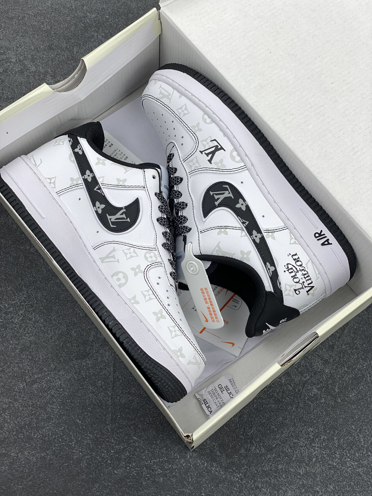 图片[9]-福利特价 NIke Air Force 1 \’07 Low “LV联名-黑暗夜精灵”空军一号 低帮 运动鞋 休闲鞋 折边针车 工艺难度大 原楦头原纸板 原装鞋盒 定制五金配件 内置全掌气垫 原厂鞋底 货号：BS8805-602 尺码：36 36.5 37.5 38 38.5 39 40 40.5 41 42 42.5 43 44 44.5 45-选品中心