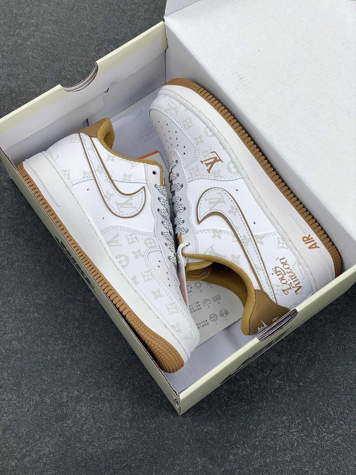 图片[9]-福利特价 NIke Air Force 1 \’07 Low “LV联名卡其–暗夜精灵”空军一号 低帮 运动鞋 休闲鞋 折边针车 工艺难度大 原楦头原纸板 原装鞋盒 定制五金配件 内置全掌气垫 原厂鞋底 货号：DR9868-300 尺码：36 36.5 37.5 38 38.5 39 40 40.5 41 42 42.5 43 44 44.5 45-选品中心