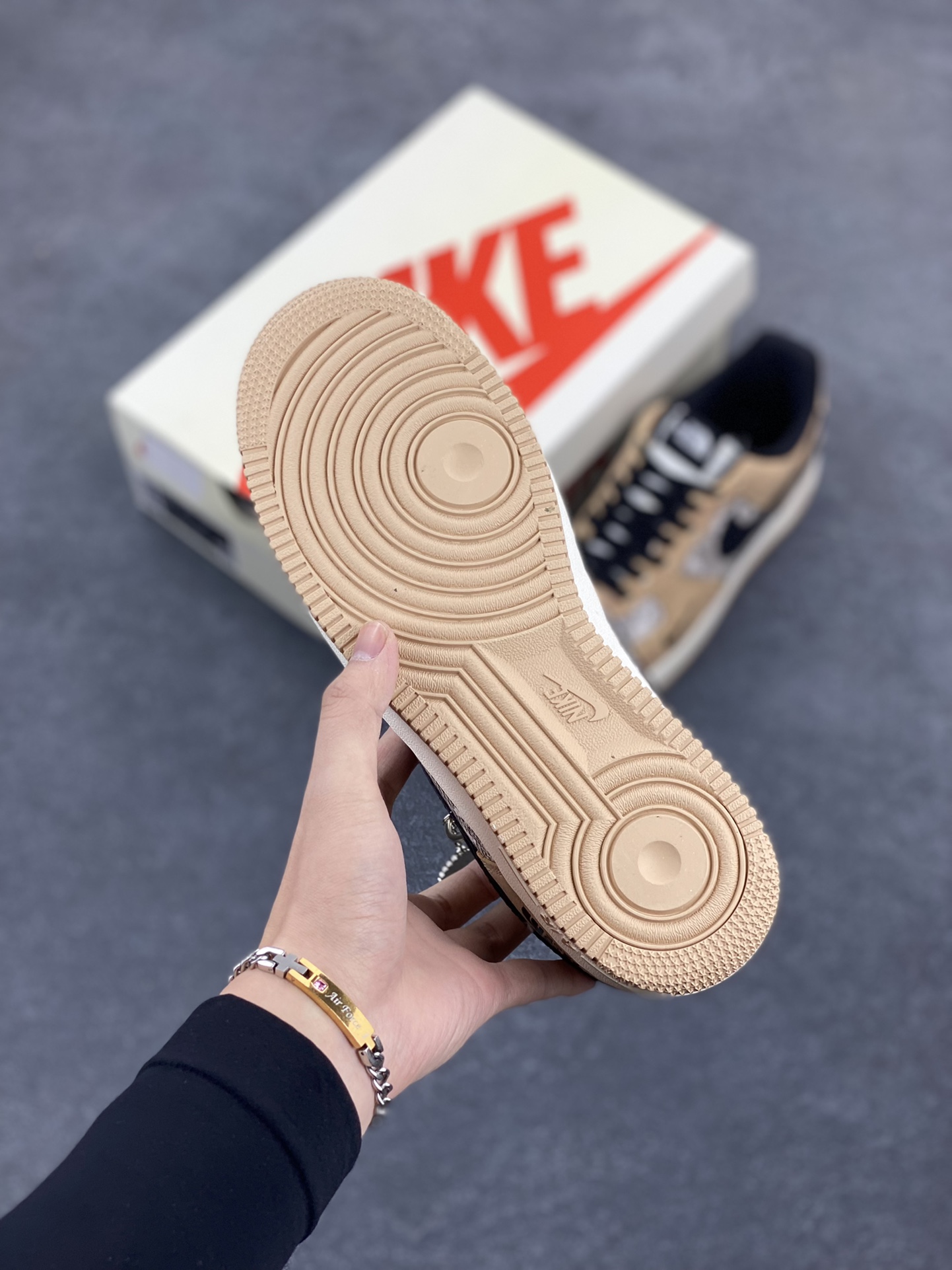 图片[5]-NIke Air Force 1 \’07 Low “北面联名——网纹棕”空军一号 低帮 运动鞋 休闲鞋 折边针车 工艺难度大 原楦头原纸板 原装鞋盒 定制五金配件 内置全掌气垫 原厂鞋底 货号：KK1988-031 尺码：36 36.5 37.5 38 38.5 39 40 40.5 41 42 42.5 43 44 44.5 45-选品中心