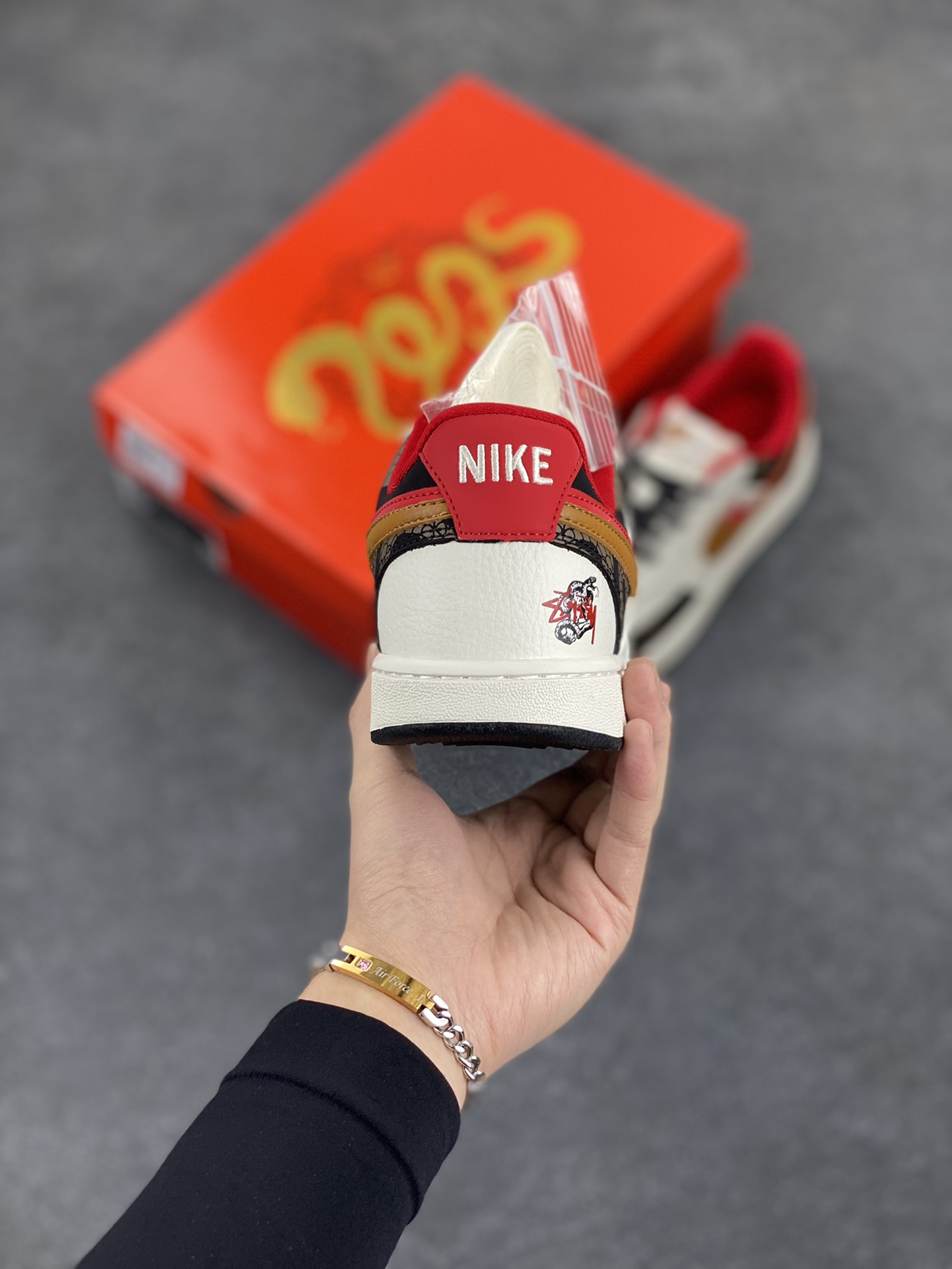 图片[4]-海外爆款 ZP订单 NIKE EBERNON Low prm 小空军低帮百搭透气休闲运动板鞋 独家头层版本 原数据独家私模大底 纯正版型 清洁度完美 货号：FD5188-128 尺码：36 36.5 37.5 38 38.5 39 40 40.5 41 42 42.5 43 44 44.5 45-选品中心