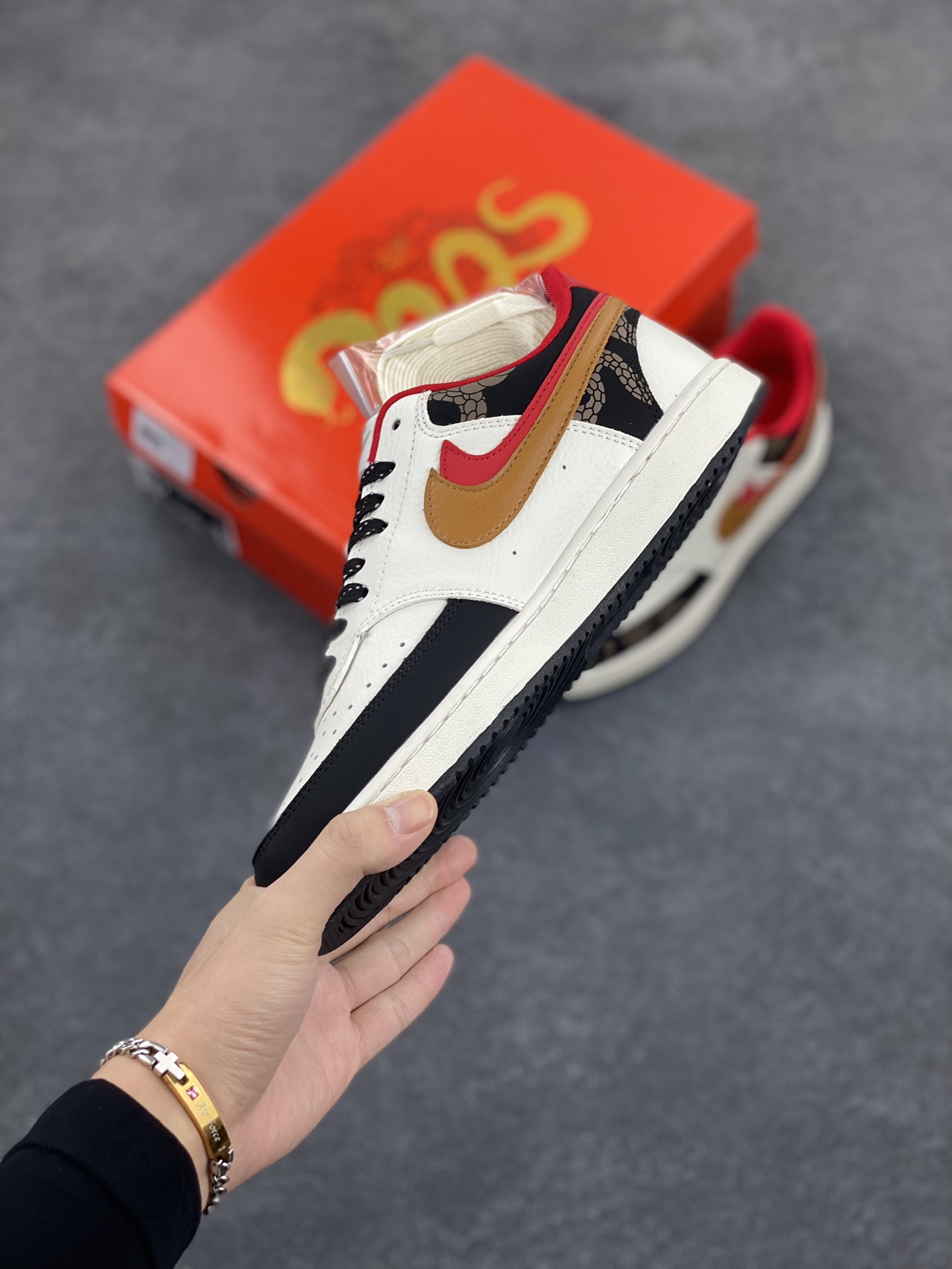 图片[3]-海外爆款 ZP订单 NIKE EBERNON Low prm 小空军低帮百搭透气休闲运动板鞋 独家头层版本 原数据独家私模大底 纯正版型 清洁度完美 货号：FD5188-128 尺码：36 36.5 37.5 38 38.5 39 40 40.5 41 42 42.5 43 44 44.5 45-选品中心