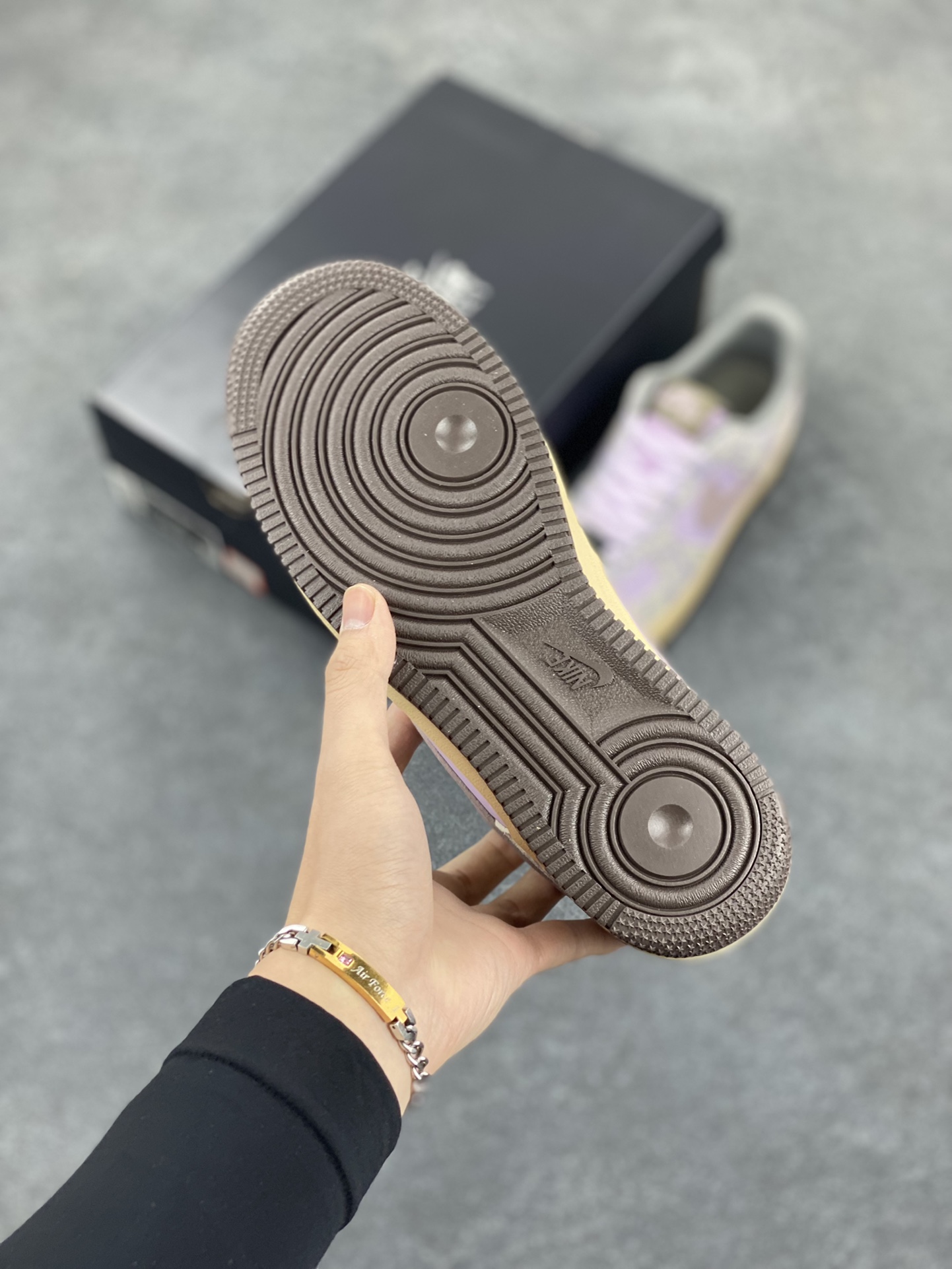 图片[5]-Nike Air Force 1 Low 蛇鳞紫灰 原楦头原纸板 打造纯正空军版型 专注外贸渠道 全掌内置蜂窝气垫 原盒配件 原厂中底钢印、拉帮完美 货号：HF2898-500 尺码：36 36.5 37.5 38 38.5 39 40 40.5 41 42 42.5 43 44 44.5 45-选品中心