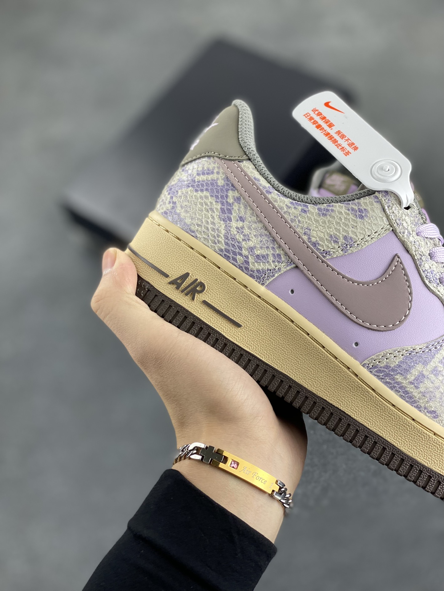 图片[6]-Nike Air Force 1 Low 蛇鳞紫灰 原楦头原纸板 打造纯正空军版型 专注外贸渠道 全掌内置蜂窝气垫 原盒配件 原厂中底钢印、拉帮完美 货号：HF2898-500 尺码：36 36.5 37.5 38 38.5 39 40 40.5 41 42 42.5 43 44 44.5 45-选品中心