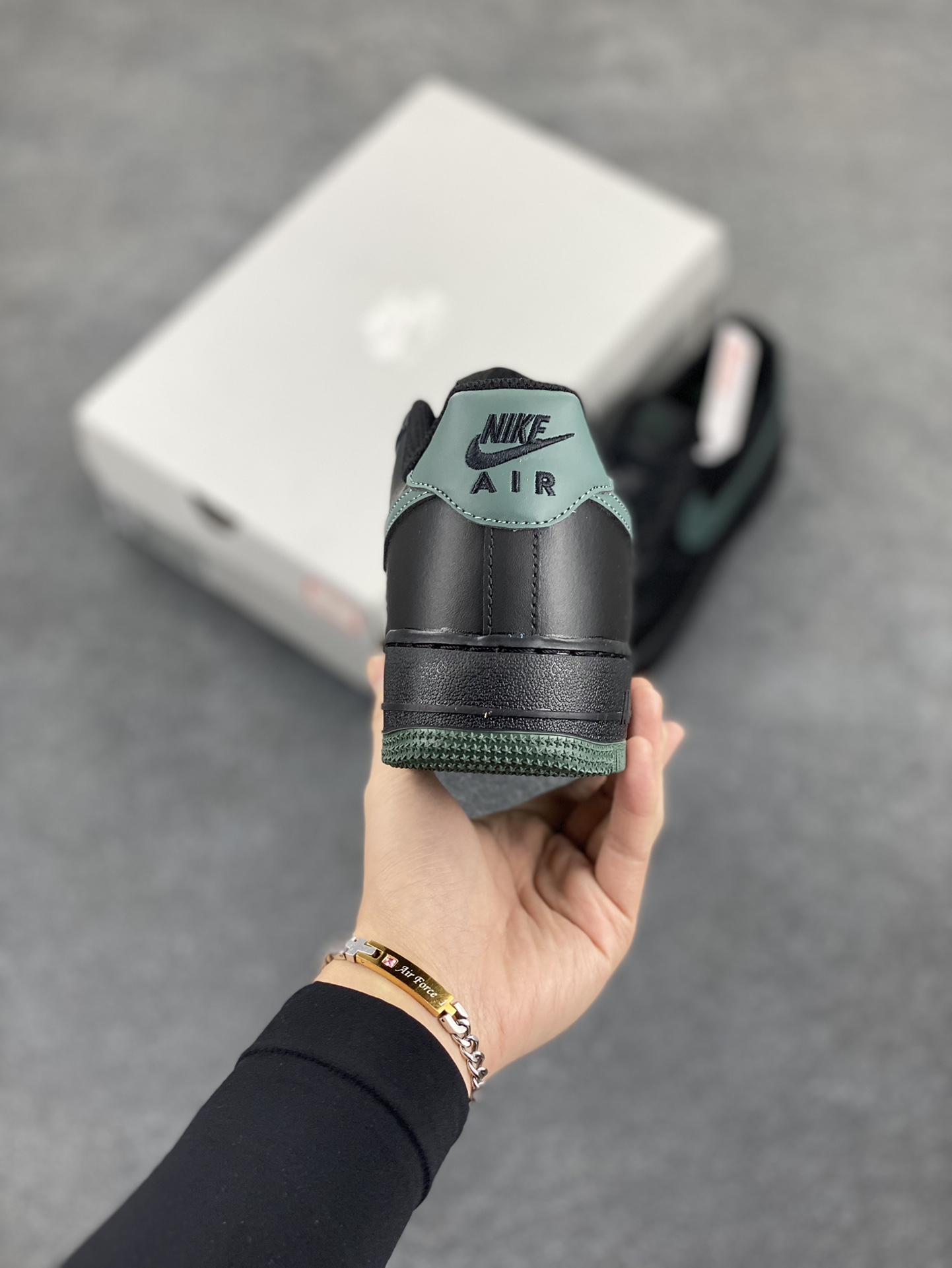 图片[4]-NK Air Force 1 空军一号 黑绿 原楦头原纸板 打造纯正空军版型#专注外贸渠道 全掌内置蜂窝气垫 #原盒配件 原厂中底钢印、拉帮完美 货号：FJ4146-001 尺码：36 36.5 37.5 38 38.5 39 40 40.5 41 42 42.5 43 44 44.5 45-选品中心