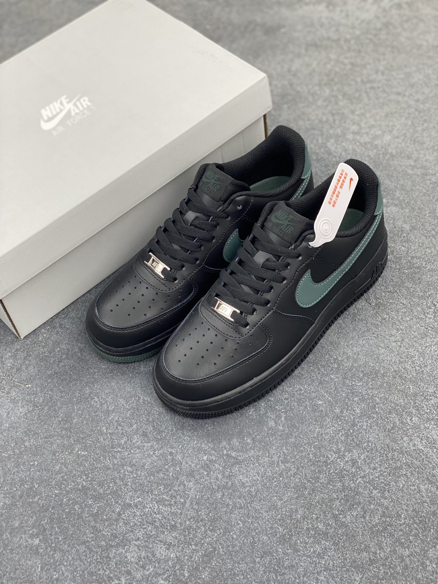 图片[8]-NK Air Force 1 空军一号 黑绿 原楦头原纸板 打造纯正空军版型#专注外贸渠道 全掌内置蜂窝气垫 #原盒配件 原厂中底钢印、拉帮完美 货号：FJ4146-001 尺码：36 36.5 37.5 38 38.5 39 40 40.5 41 42 42.5 43 44 44.5 45-选品中心