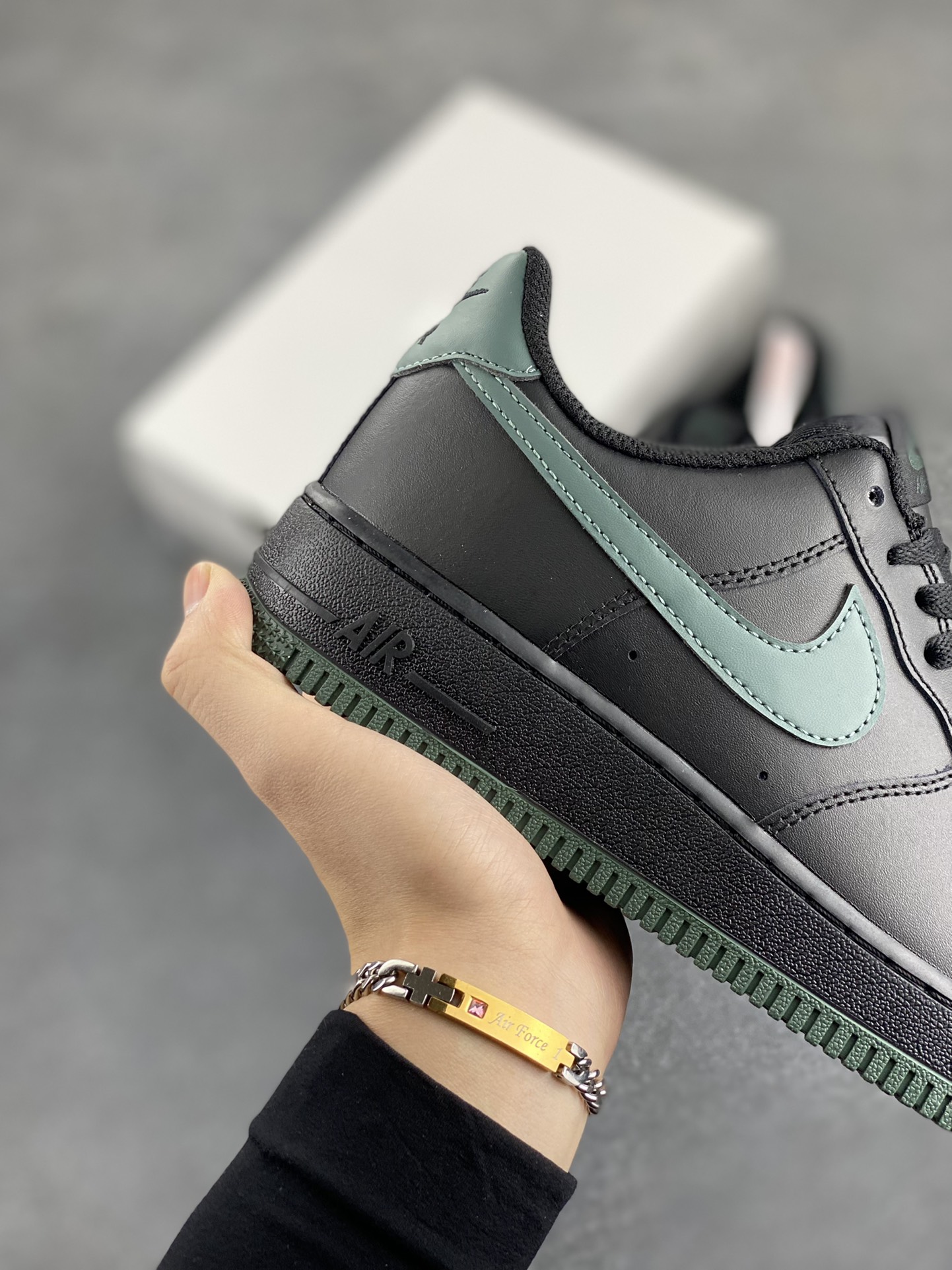 图片[6]-NK Air Force 1 空军一号 黑绿 原楦头原纸板 打造纯正空军版型#专注外贸渠道 全掌内置蜂窝气垫 #原盒配件 原厂中底钢印、拉帮完美 货号：FJ4146-001 尺码：36 36.5 37.5 38 38.5 39 40 40.5 41 42 42.5 43 44 44.5 45-选品中心