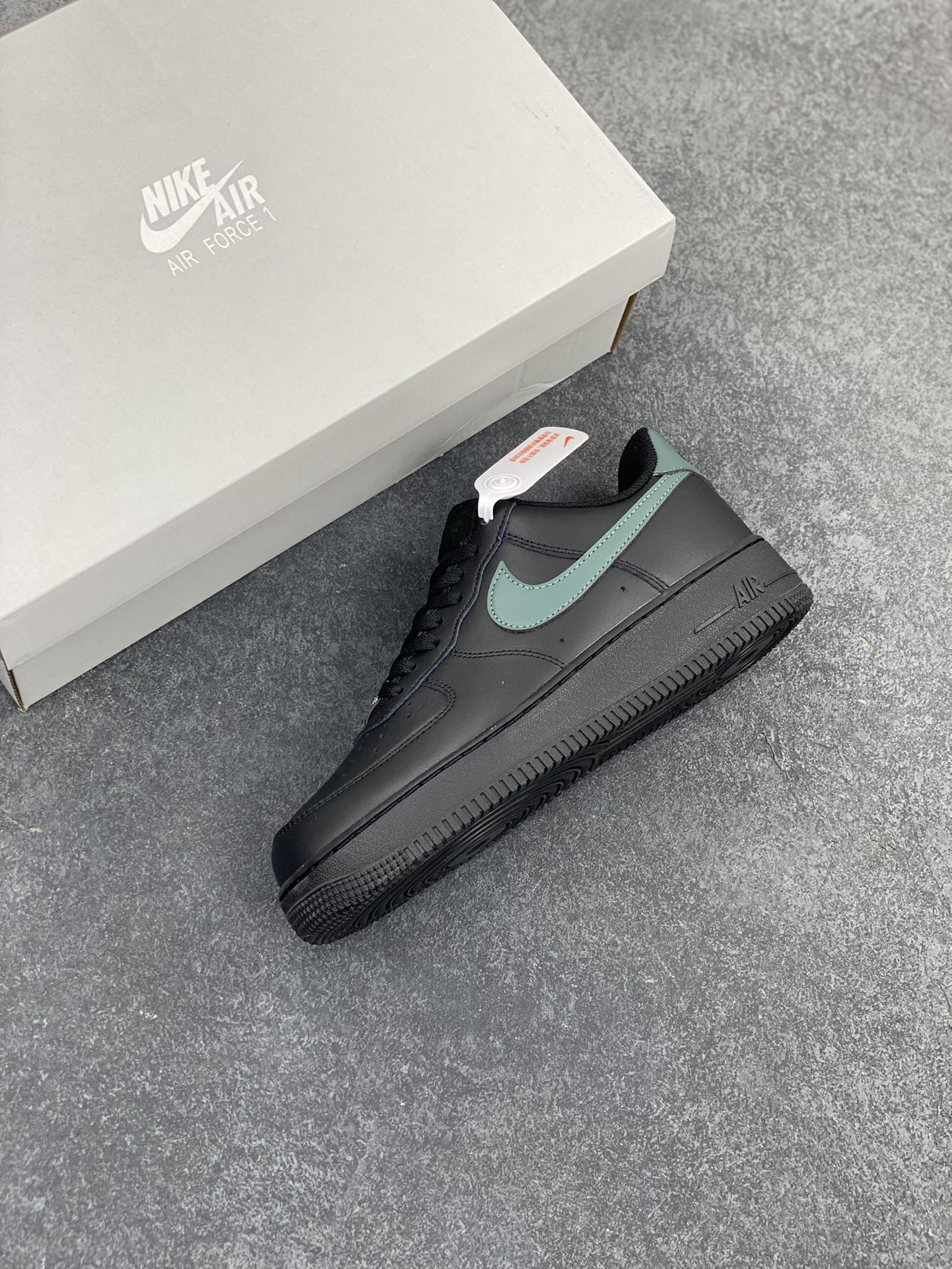 图片[7]-NK Air Force 1 空军一号 黑绿 原楦头原纸板 打造纯正空军版型#专注外贸渠道 全掌内置蜂窝气垫 #原盒配件 原厂中底钢印、拉帮完美 货号：FJ4146-001 尺码：36 36.5 37.5 38 38.5 39 40 40.5 41 42 42.5 43 44 44.5 45-选品中心