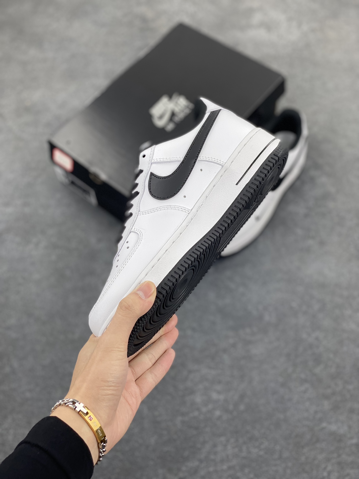 图片[3]-福利特价 Nike Air Force 1 ’07 Low 空军一号低帮百搭休闲运动板鞋。柔软、弹性十足的缓震性能和出色的中底设计，横跨复古与现代的外型结合，造就出风靡全球三十多年的Force 1，直到今天还深受青睐 货号：DO7659-101 尺码：36 36.5 37.5 38 38.5 39 40 40.5 41 42 42.5 43 44 44.5 45-选品中心