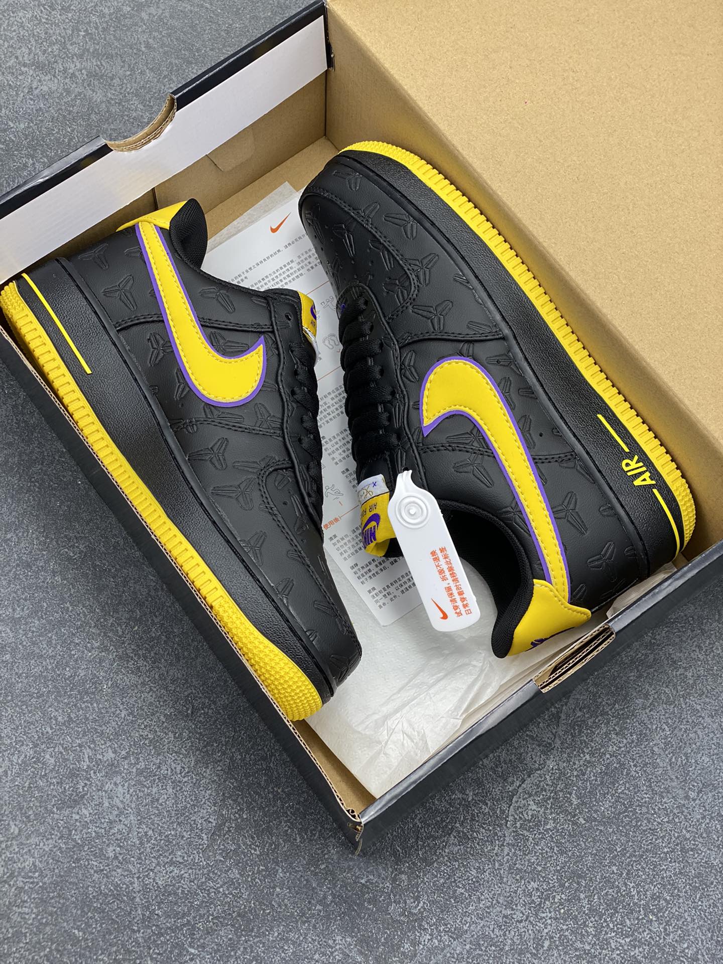 图片[9]-Nk Air Force 1\’07 Low 致敬曼巴 空军一号低帮休闲板鞋 原楦头原纸板 打造纯正空军版型#专注外贸渠道 全掌内置蜂窝气垫 #原盒配件 原厂中底钢印、拉帮完美 货号：HV5122-001 尺码：36 36.5 37.5 38 38.5 39 40 40.5 41 42 42.5 43 44 44.5 45-选品中心