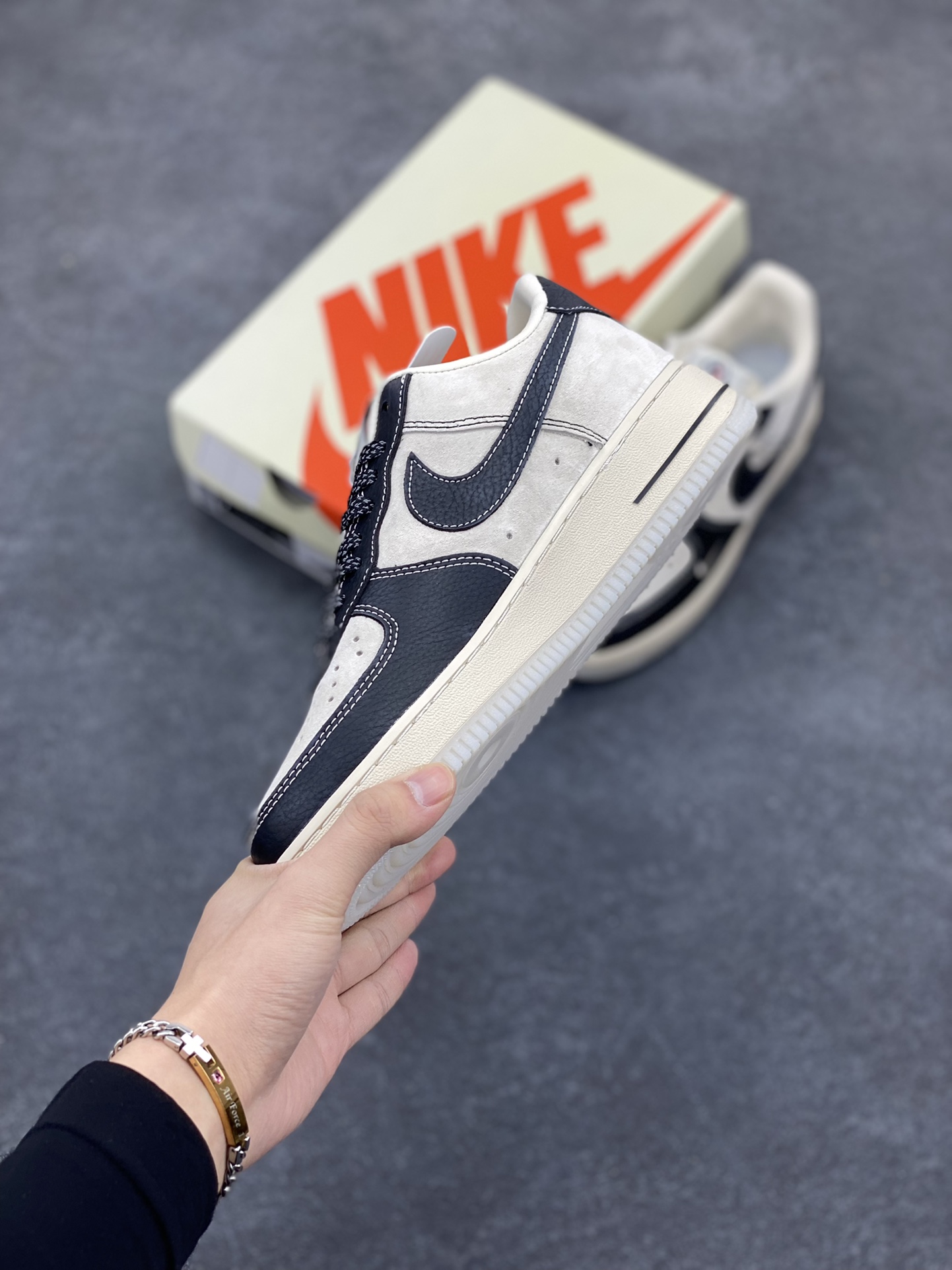 图片[3]-NIke Air Force 1 \’07 Low “蒙口联名–黑荔纹猪八”空军一号 低帮 运动鞋 休闲鞋 折边针车 工艺难度大 原楦头原纸板 原装鞋盒 定制五金配件 内置全掌气垫 原厂鞋底 货号：CH6336-514 尺码：36 36.5 37.5 38 38.5 39 40 40.5 41 42 42.5 43 44 44.5 45-选品中心