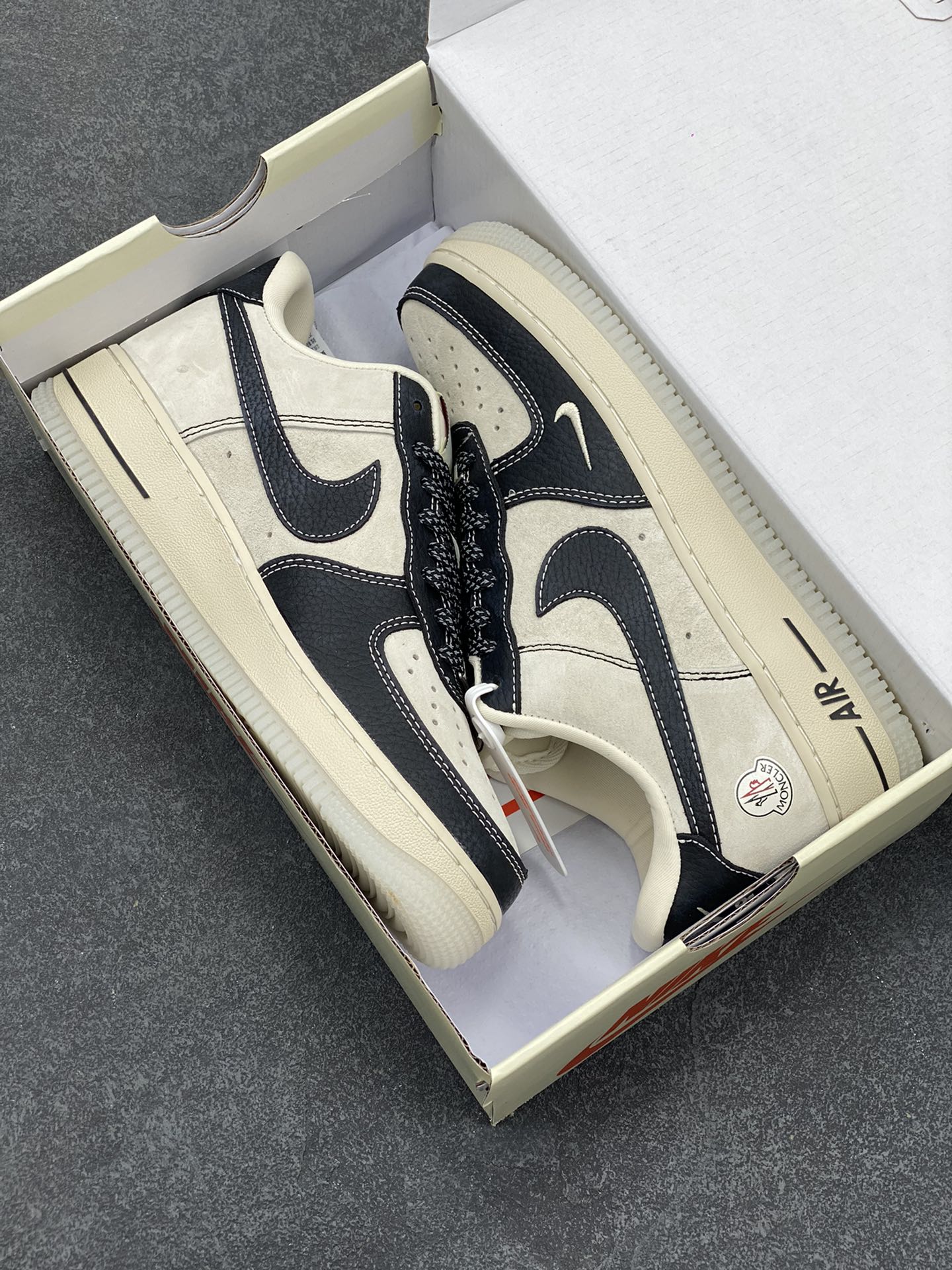 图片[9]-NIke Air Force 1 \’07 Low “蒙口联名–黑荔纹猪八”空军一号 低帮 运动鞋 休闲鞋 折边针车 工艺难度大 原楦头原纸板 原装鞋盒 定制五金配件 内置全掌气垫 原厂鞋底 货号：CH6336-514 尺码：36 36.5 37.5 38 38.5 39 40 40.5 41 42 42.5 43 44 44.5 45-选品中心