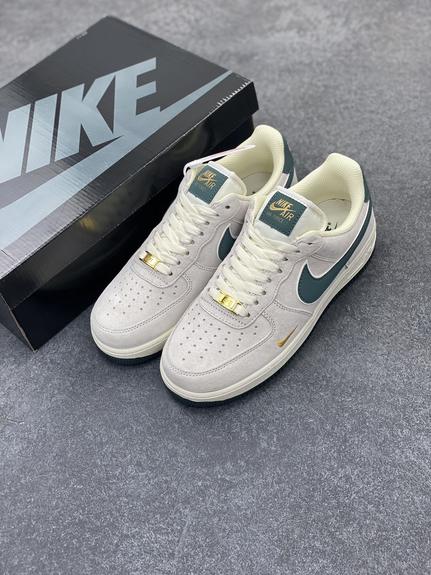 图片[8]-Nike Air Force 1 Low ’07 小勾绿麂皮 空军一号低帮休闲板鞋 原厂麂皮 原楦原纸板 纯正版型 正品NFC感应芯片 高清洁度 内置全掌气垫 货号：KK5636-710 尺码：36 36.5 37.5 38 38.5 39 40 40.5 41 42 42.5 43 44 44.5 45-选品中心