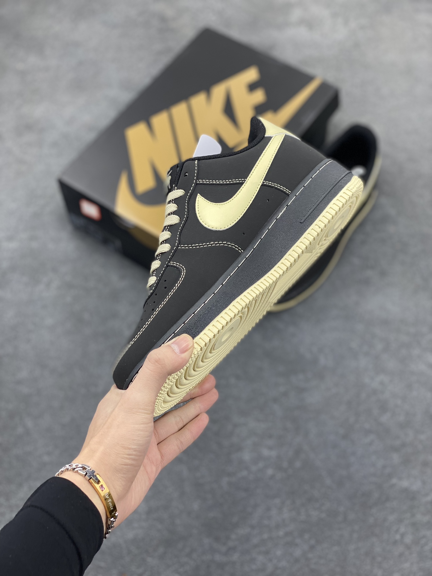 图片[3]-爆款定制  NIke Air Force 1 \’07 黑银 空军一号低帮休闲板鞋 原楦头原纸板 纯正空军版型 定制鞋盒 全掌内置全掌气垫 原厂中底钢印 拉帮完美 货号：DH5696-227 尺码：36 36.5 37.5 38 38.5 39 40 40.5 41 42 42.5 43 44 44.5 45-选品中心