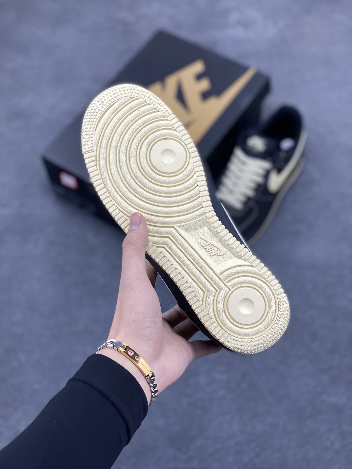 图片[5]-爆款定制  NIke Air Force 1 \’07 黑银 空军一号低帮休闲板鞋 原楦头原纸板 纯正空军版型 定制鞋盒 全掌内置全掌气垫 原厂中底钢印 拉帮完美 货号：DH5696-227 尺码：36 36.5 37.5 38 38.5 39 40 40.5 41 42 42.5 43 44 44.5 45-选品中心