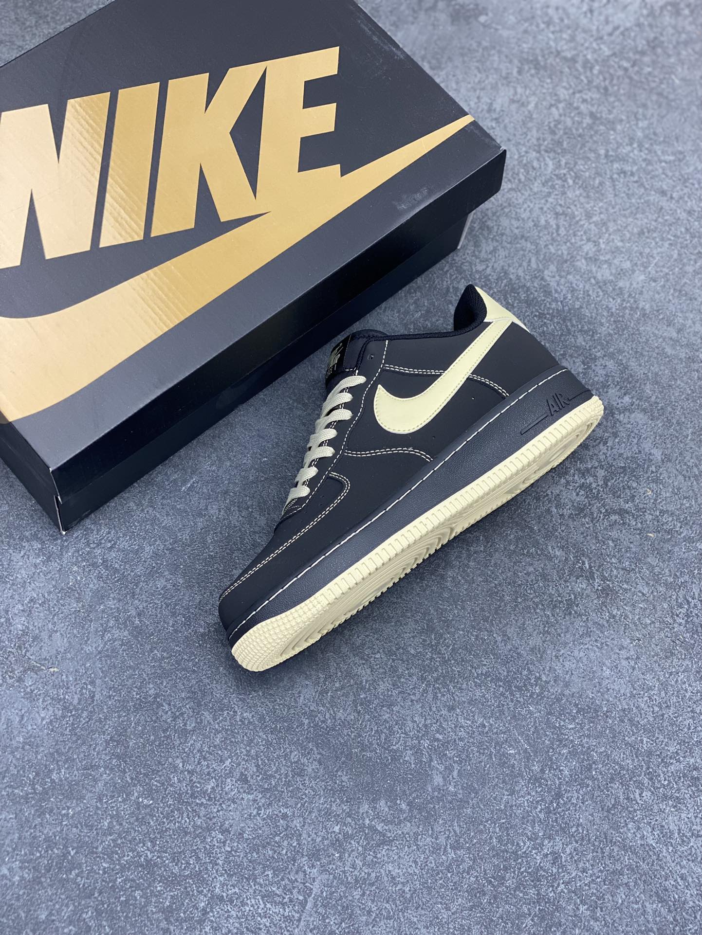 图片[7]-爆款定制  NIke Air Force 1 \’07 黑银 空军一号低帮休闲板鞋 原楦头原纸板 纯正空军版型 定制鞋盒 全掌内置全掌气垫 原厂中底钢印 拉帮完美 货号：DH5696-227 尺码：36 36.5 37.5 38 38.5 39 40 40.5 41 42 42.5 43 44 44.5 45-选品中心
