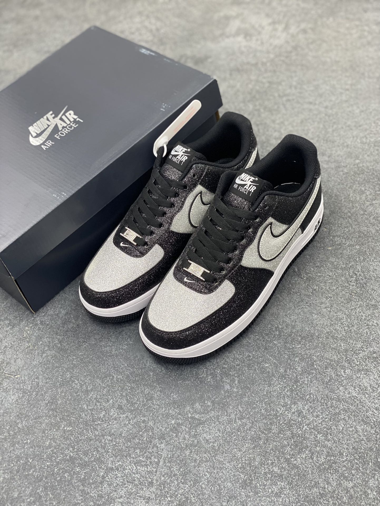 图片[8]-福利特价 Nike Air Force 1 Low 熊猫黑银满天星 原楦头原纸板 打造纯正空军版型 专注外贸渠道 全掌内置蜂窝气垫 原盒配件 原厂中底钢印、拉帮完美 货号：CW2288-002 尺码：36 36.5 37.5 38 38.5 39 40 40.5 41 42 42.5 43 44 44.5 45-选品中心