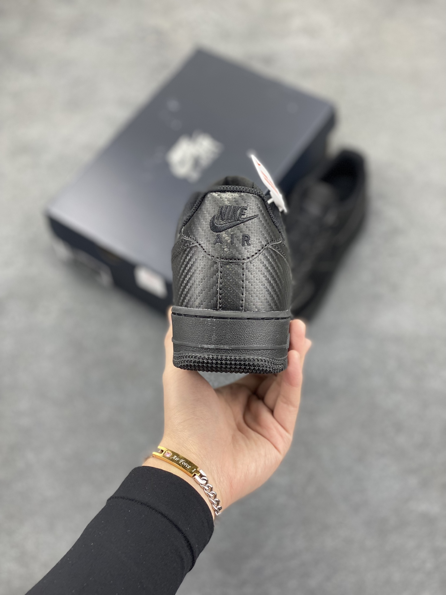 图片[4]-NK Air Force 1 空军一号 碳纤维全黑 原楦头原纸板 打造纯正空军版型#专注外贸渠道 全掌内置蜂窝气垫 #原盒配件 原厂中底钢印、拉帮完美 货号：HF2886-001 尺码：36 36.5 37.5 38 38.5 39 40 40.5 41 42 42.5 43 44 44.5 45-选品中心