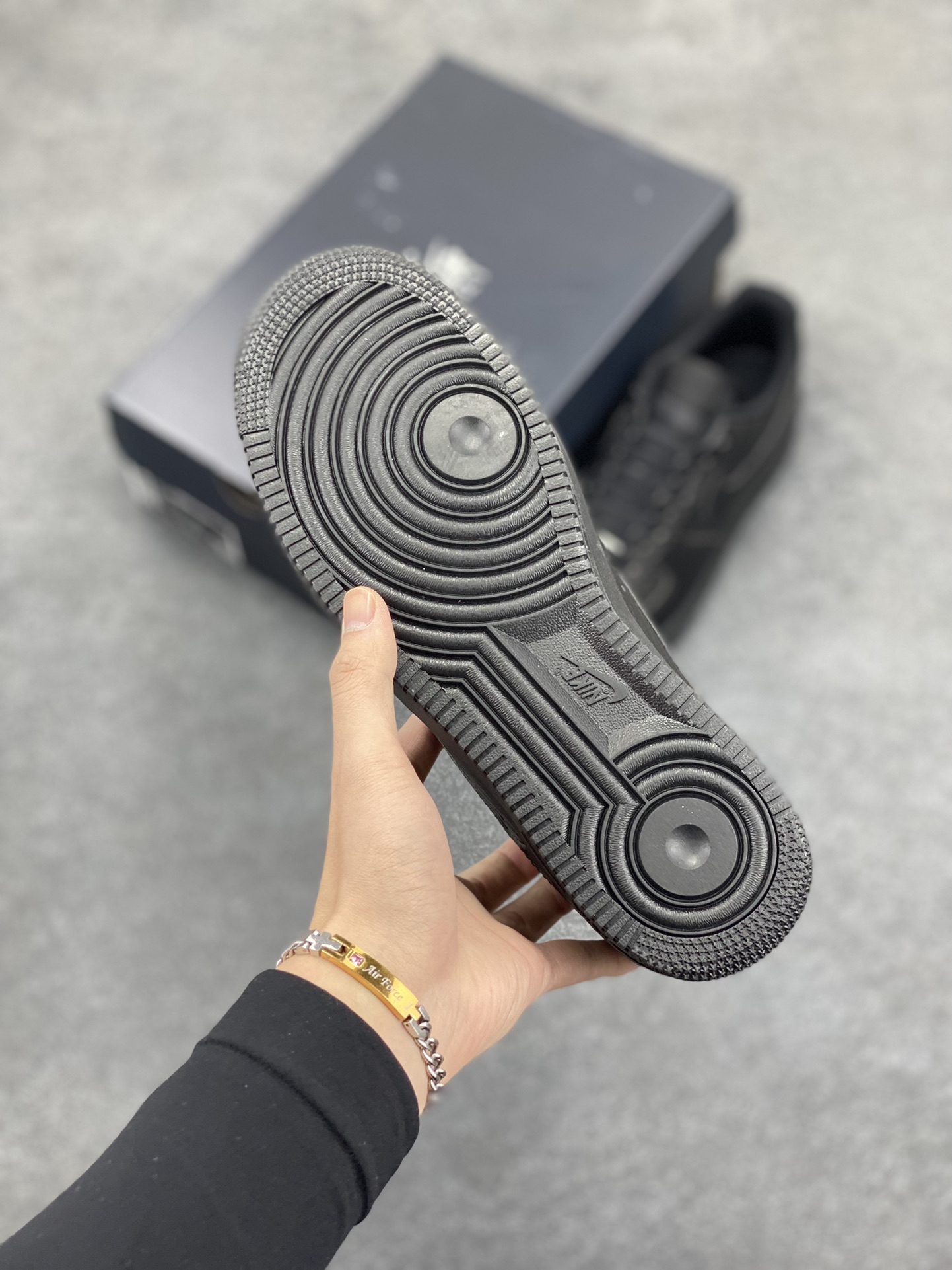 图片[5]-NK Air Force 1 空军一号 碳纤维全黑 原楦头原纸板 打造纯正空军版型#专注外贸渠道 全掌内置蜂窝气垫 #原盒配件 原厂中底钢印、拉帮完美 货号：HF2886-001 尺码：36 36.5 37.5 38 38.5 39 40 40.5 41 42 42.5 43 44 44.5 45-选品中心