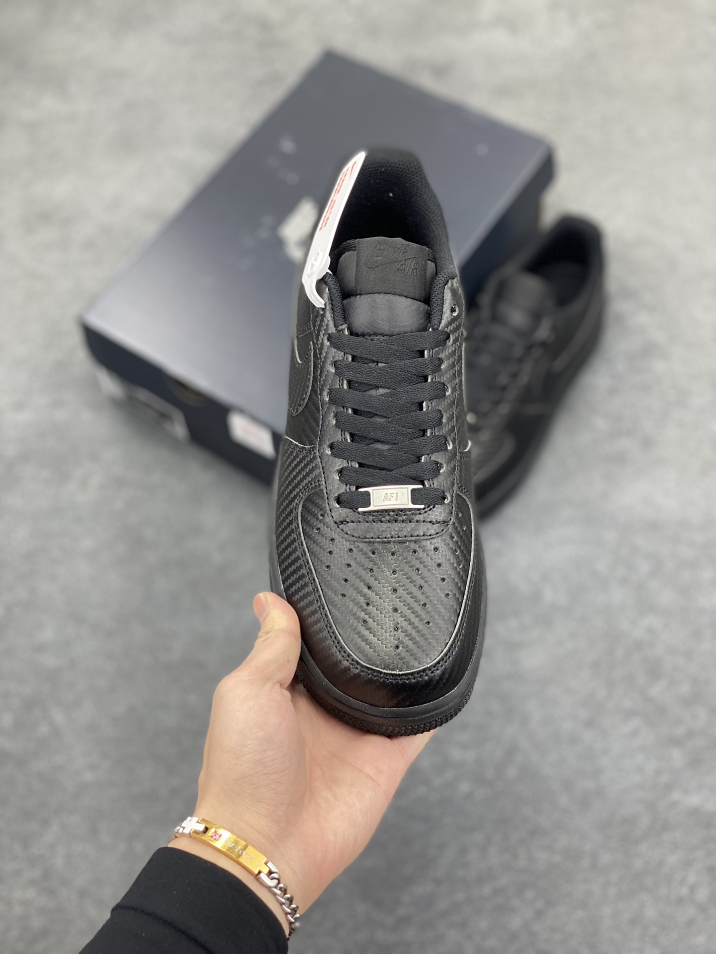 图片[2]-NK Air Force 1 空军一号 碳纤维全黑 原楦头原纸板 打造纯正空军版型#专注外贸渠道 全掌内置蜂窝气垫 #原盒配件 原厂中底钢印、拉帮完美 货号：HF2886-001 尺码：36 36.5 37.5 38 38.5 39 40 40.5 41 42 42.5 43 44 44.5 45-选品中心