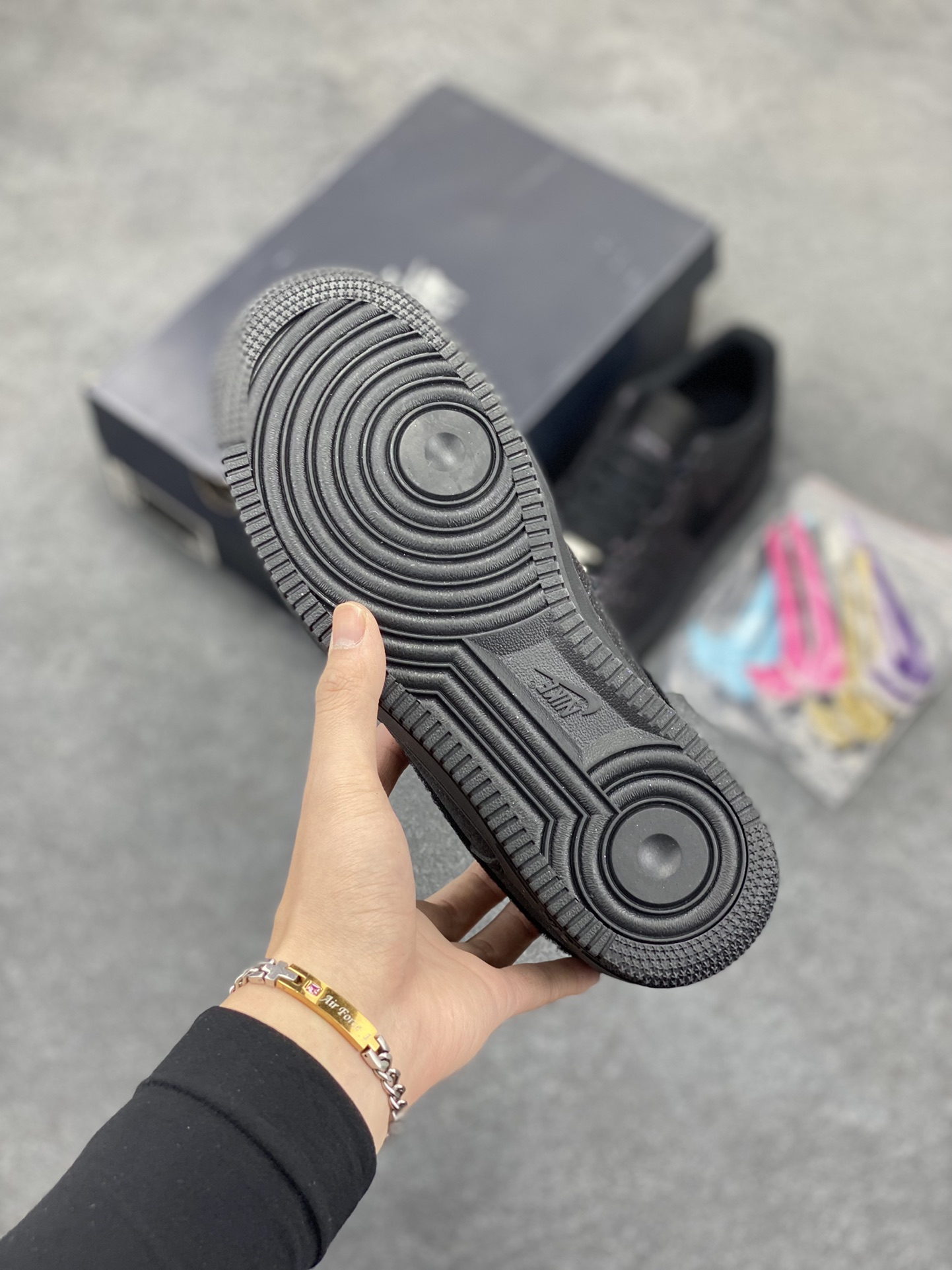 图片[5]-福利特价 NK Air Force 1 空军一号板鞋 黑色闪粉满天星 赠6色×4个魔术贴随意混搭切换 原楦头原纸板 打造纯正空军版型#专注外贸渠道 全掌内置蜂窝气垫 #原盒配件 原厂中底钢印、拉帮完美 货号：CW2288-001 尺码：36 36.5 37.5 38 38.5 39 40 40.5 41 42 42.5 43 44 44.5 45-选品中心