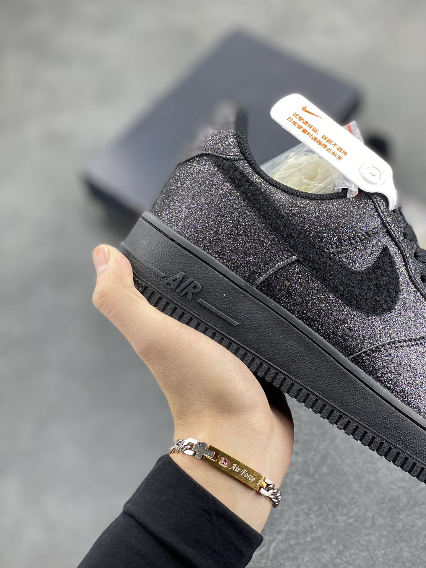 图片[6]-福利特价 NK Air Force 1 空军一号板鞋 黑色闪粉满天星 赠6色×4个魔术贴随意混搭切换 原楦头原纸板 打造纯正空军版型#专注外贸渠道 全掌内置蜂窝气垫 #原盒配件 原厂中底钢印、拉帮完美 货号：CW2288-001 尺码：36 36.5 37.5 38 38.5 39 40 40.5 41 42 42.5 43 44 44.5 45-选品中心