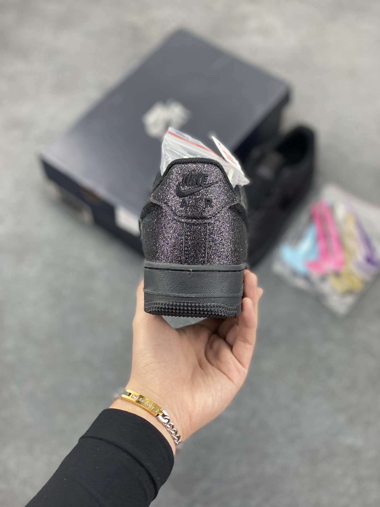 图片[4]-福利特价 NK Air Force 1 空军一号板鞋 黑色闪粉满天星 赠6色×4个魔术贴随意混搭切换 原楦头原纸板 打造纯正空军版型#专注外贸渠道 全掌内置蜂窝气垫 #原盒配件 原厂中底钢印、拉帮完美 货号：CW2288-001 尺码：36 36.5 37.5 38 38.5 39 40 40.5 41 42 42.5 43 44 44.5 45-选品中心