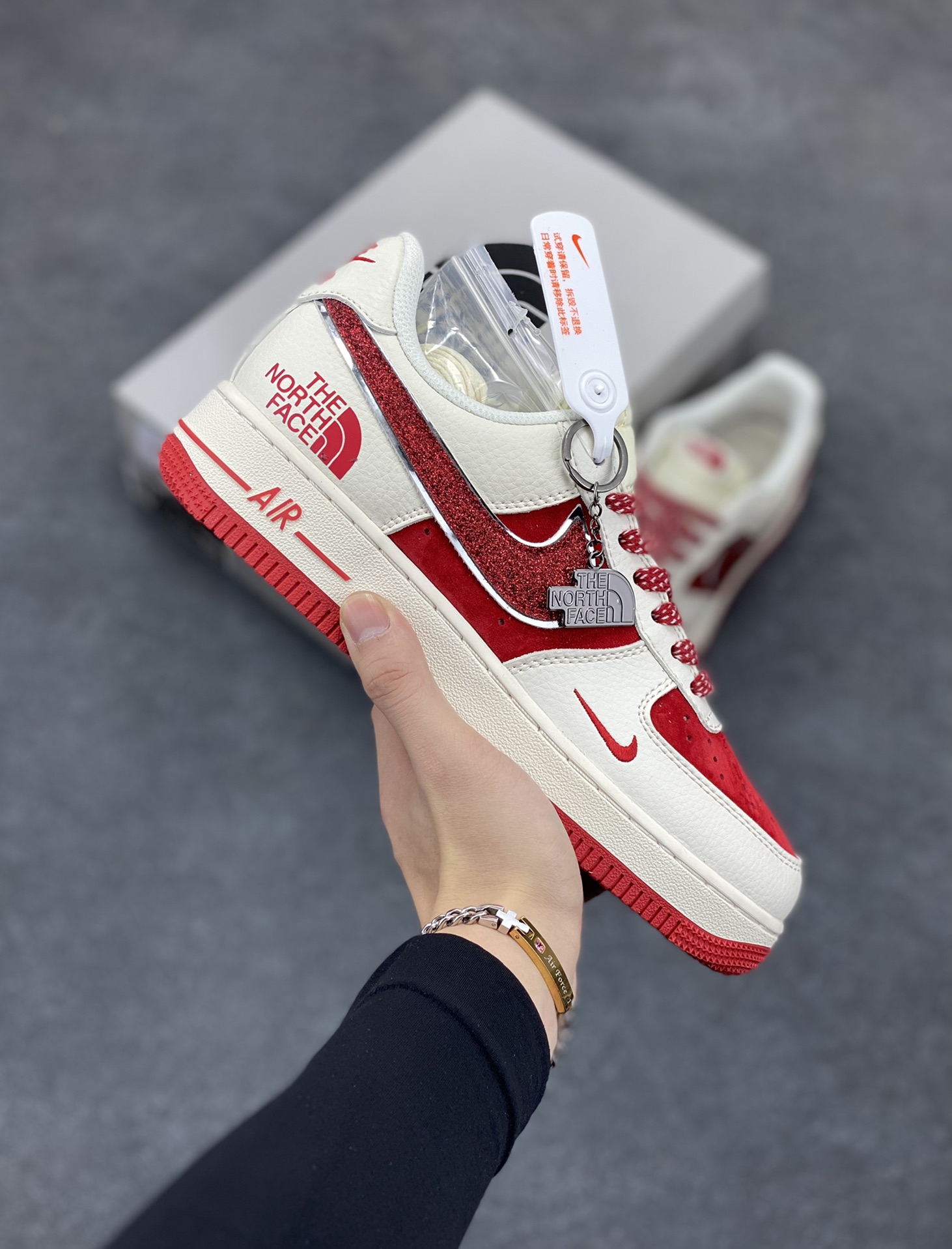 NIke Air Force 1 \’07 Low “北面联名”空军一号 低帮 运动鞋 休闲鞋 折边针车 工艺难度大 原楦头原纸板 原装鞋盒 定制五金配件 内置全掌气垫 原厂鞋底 货号:QY6818-522 尺码:36 36.5 37.5 38 38.5 39 40 40.5 41 42 42.5 43 44 44.5 45-选品中心