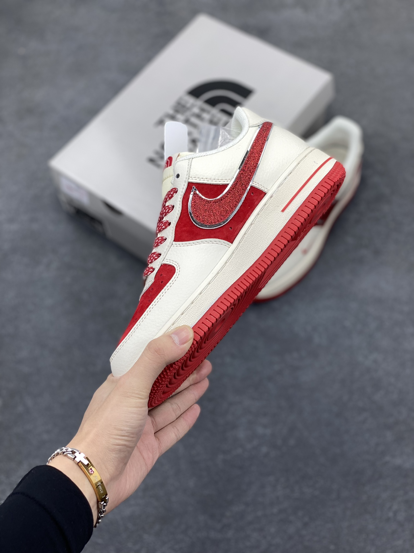 图片[3]-NIke Air Force 1 \’07 Low “北面联名”空军一号 低帮 运动鞋 休闲鞋 折边针车 工艺难度大 原楦头原纸板 原装鞋盒 定制五金配件 内置全掌气垫 原厂鞋底 货号：QY6818-522 尺码：36 36.5 37.5 38 38.5 39 40 40.5 41 42 42.5 43 44 44.5 45-选品中心