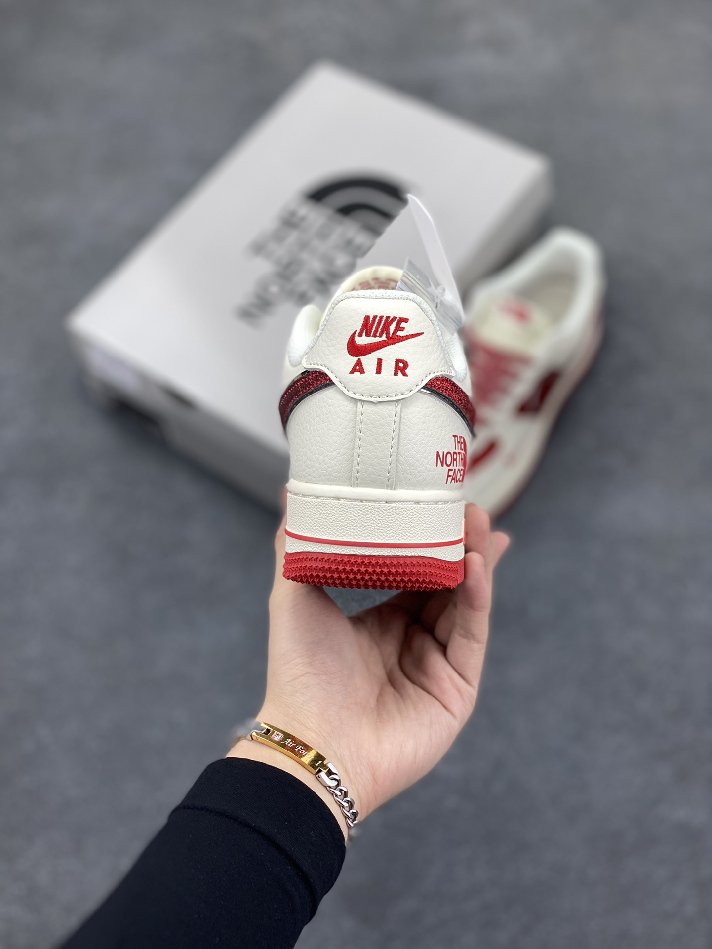 图片[4]-NIke Air Force 1 \’07 Low “北面联名”空军一号 低帮 运动鞋 休闲鞋 折边针车 工艺难度大 原楦头原纸板 原装鞋盒 定制五金配件 内置全掌气垫 原厂鞋底 货号：QY6818-522 尺码：36 36.5 37.5 38 38.5 39 40 40.5 41 42 42.5 43 44 44.5 45-选品中心