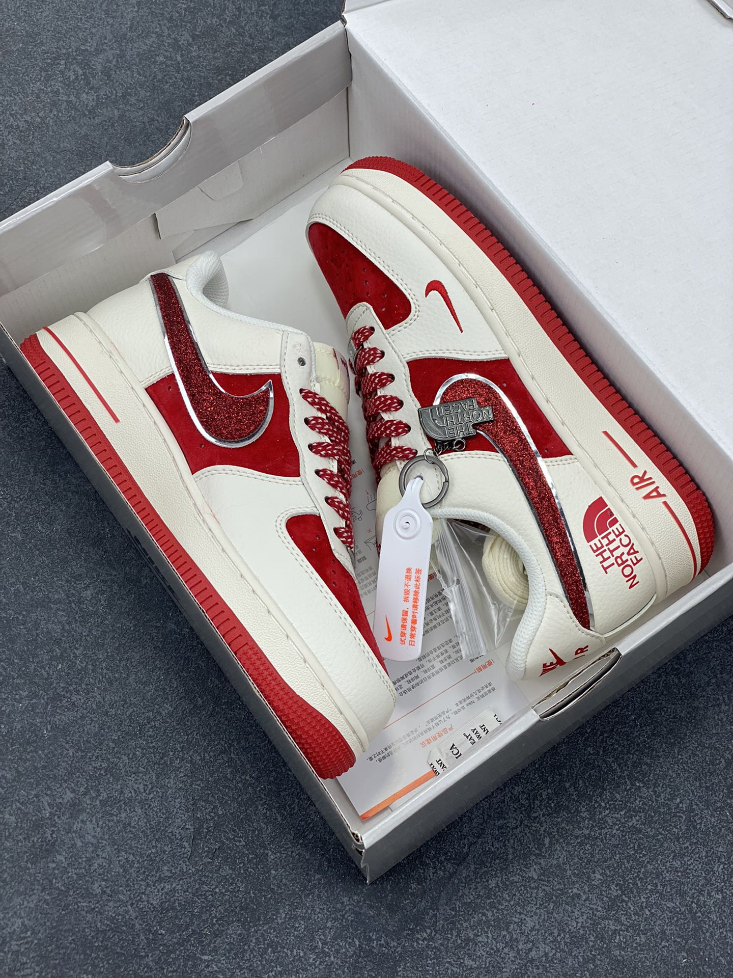 图片[9]-NIke Air Force 1 \’07 Low “北面联名”空军一号 低帮 运动鞋 休闲鞋 折边针车 工艺难度大 原楦头原纸板 原装鞋盒 定制五金配件 内置全掌气垫 原厂鞋底 货号：QY6818-522 尺码：36 36.5 37.5 38 38.5 39 40 40.5 41 42 42.5 43 44 44.5 45-选品中心