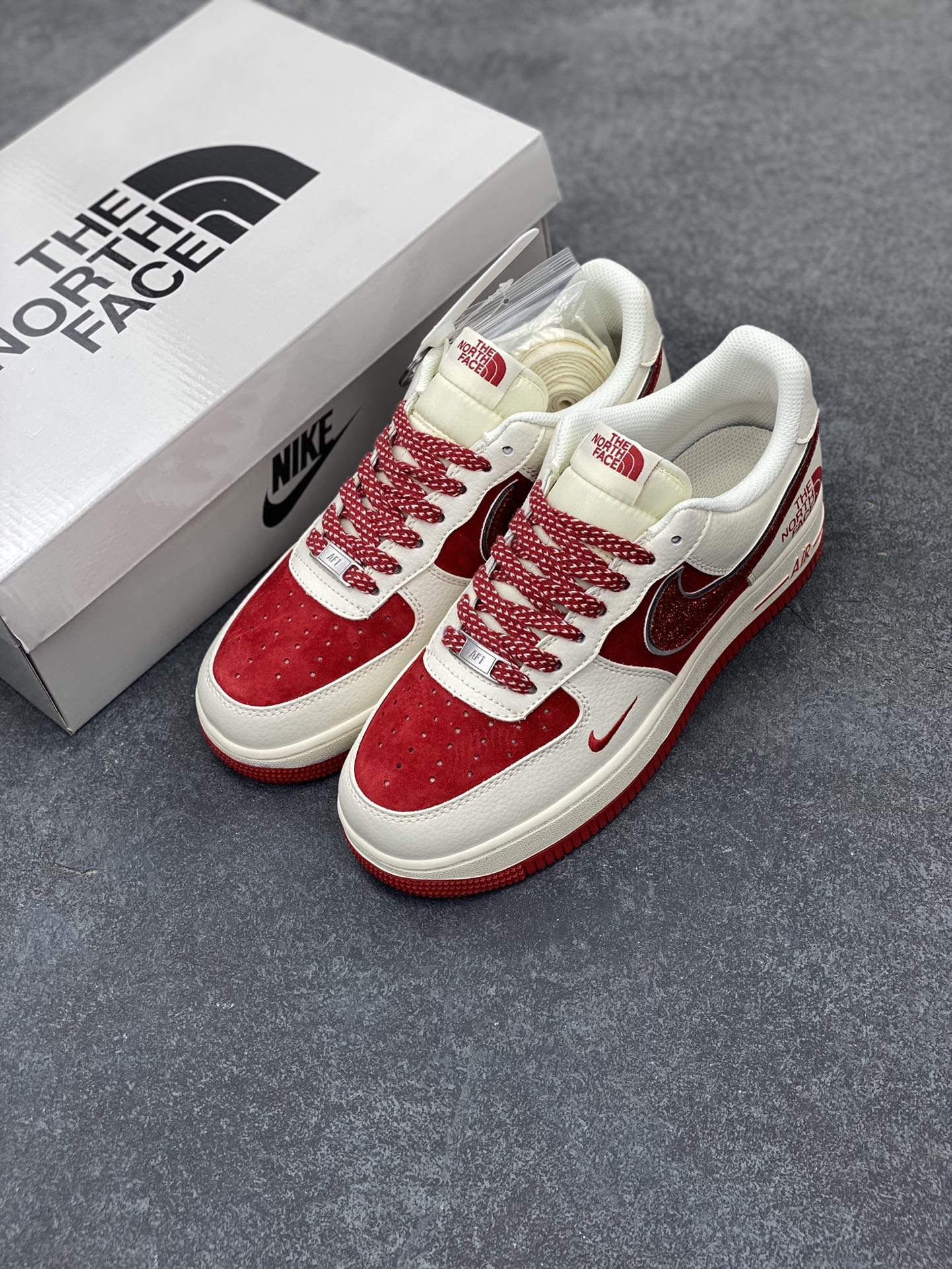 图片[8]-NIke Air Force 1 \’07 Low “北面联名”空军一号 低帮 运动鞋 休闲鞋 折边针车 工艺难度大 原楦头原纸板 原装鞋盒 定制五金配件 内置全掌气垫 原厂鞋底 货号：QY6818-522 尺码：36 36.5 37.5 38 38.5 39 40 40.5 41 42 42.5 43 44 44.5 45-选品中心