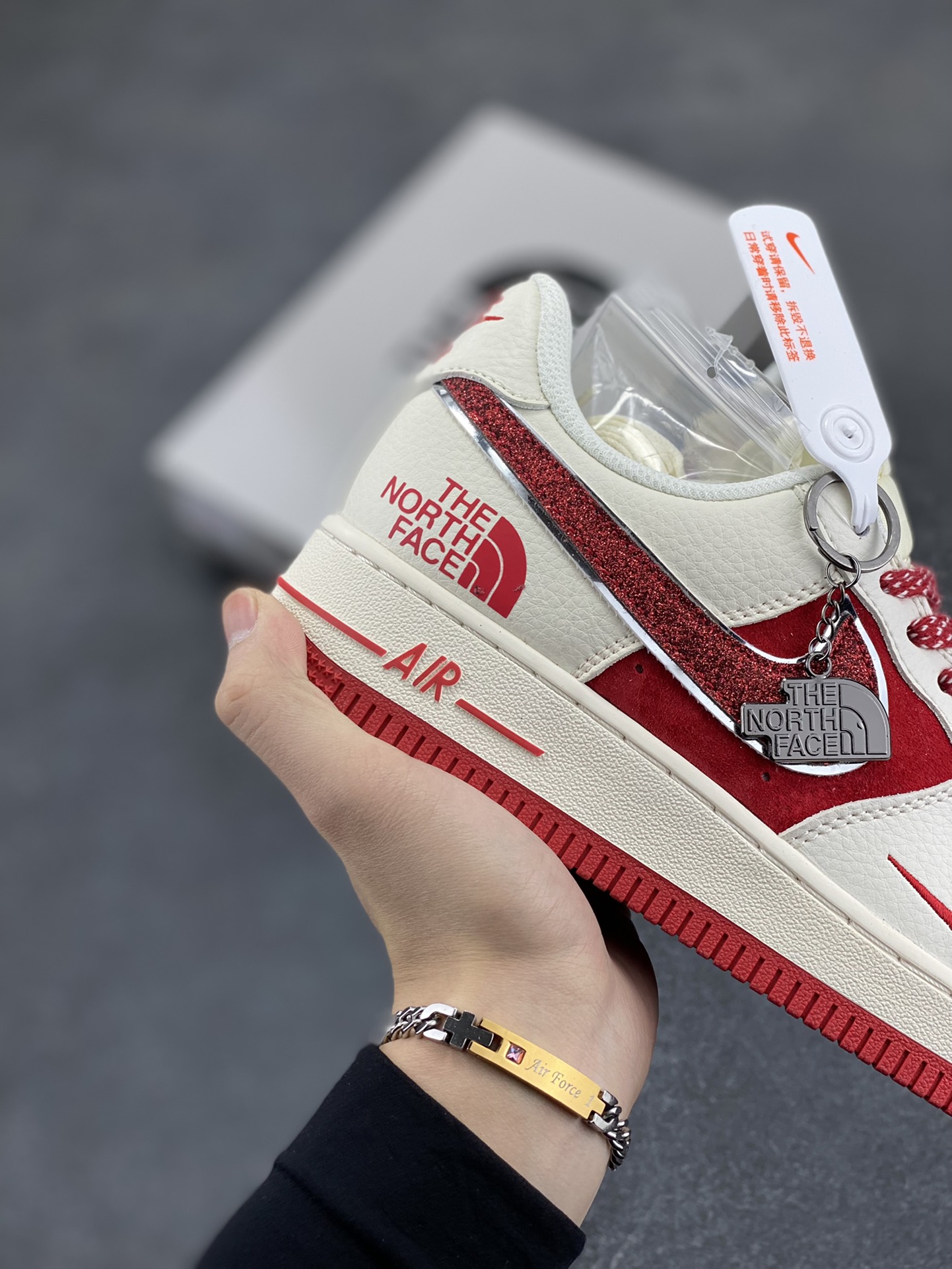图片[6]-NIke Air Force 1 \’07 Low “北面联名”空军一号 低帮 运动鞋 休闲鞋 折边针车 工艺难度大 原楦头原纸板 原装鞋盒 定制五金配件 内置全掌气垫 原厂鞋底 货号：QY6818-522 尺码：36 36.5 37.5 38 38.5 39 40 40.5 41 42 42.5 43 44 44.5 45-选品中心