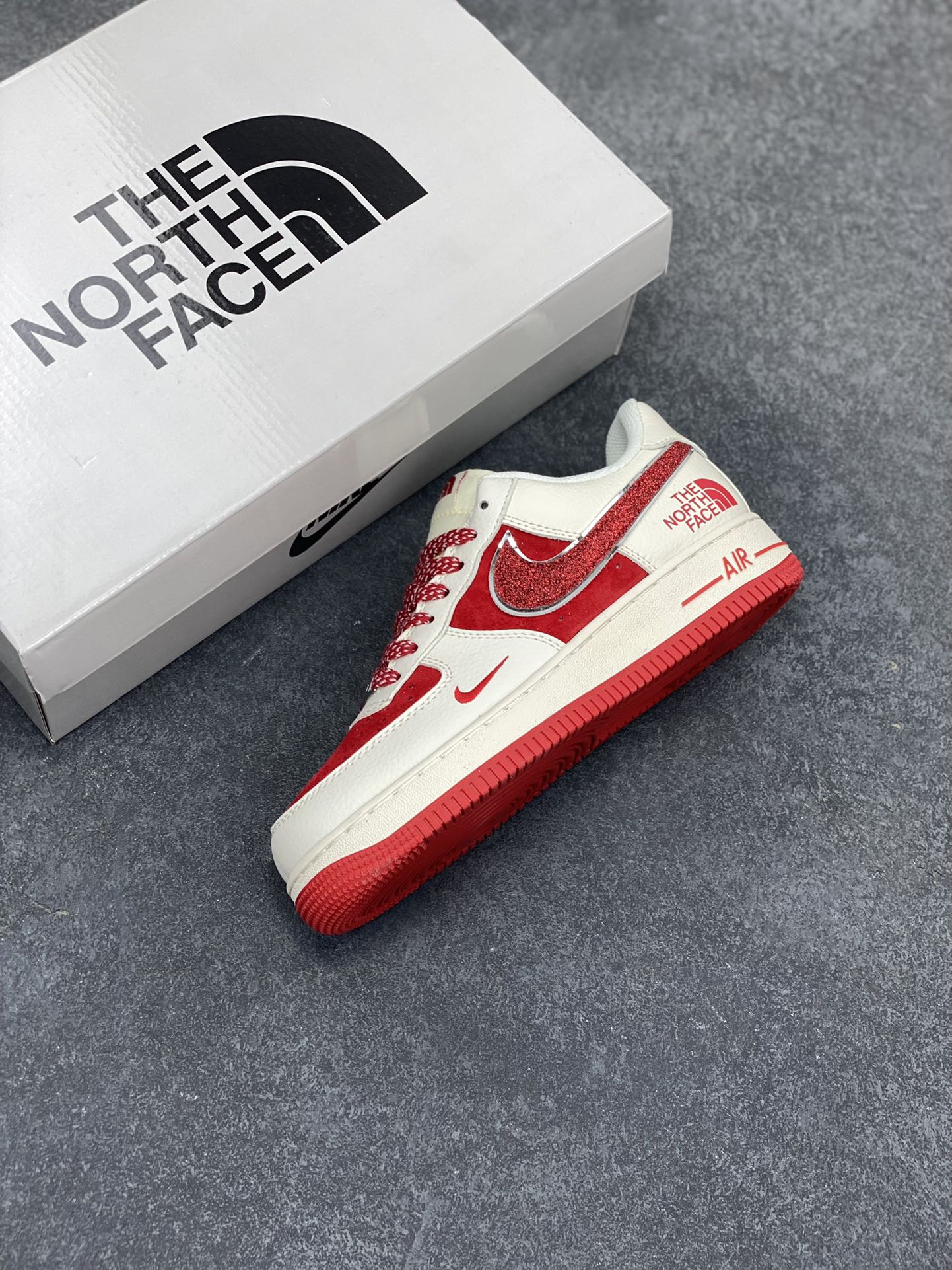 图片[7]-NIke Air Force 1 \’07 Low “北面联名”空军一号 低帮 运动鞋 休闲鞋 折边针车 工艺难度大 原楦头原纸板 原装鞋盒 定制五金配件 内置全掌气垫 原厂鞋底 货号：QY6818-522 尺码：36 36.5 37.5 38 38.5 39 40 40.5 41 42 42.5 43 44 44.5 45-选品中心