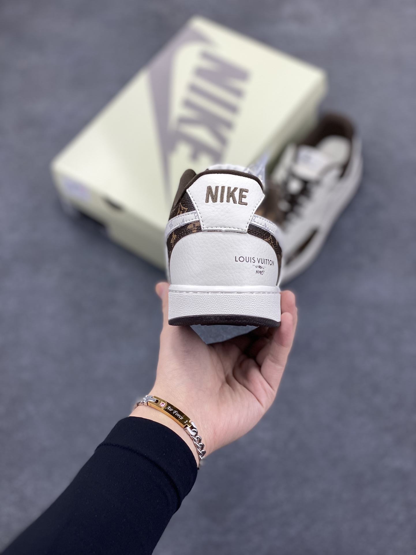 图片[4]-海外爆款 ZP订单 NIKE EBERNON Low prm 小空军低帮百搭透气休闲运动板鞋 独家头层版本 原数据独家私模大底 纯正版型 清洁度完美 货号：FD5188-120 尺码：36 36.5 37.5 38 38.5 39 40 40.5 41 42 42.5 43 44 44.5 45-选品中心