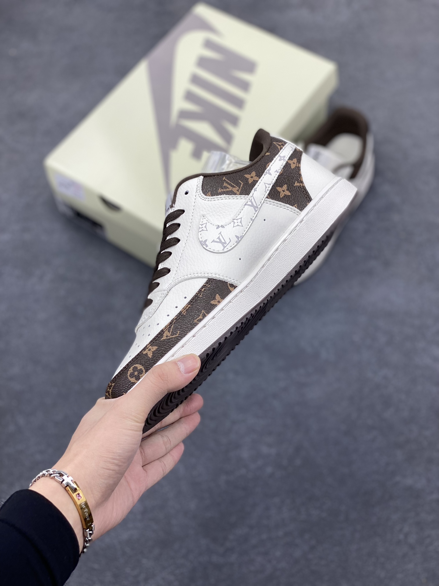 图片[3]-海外爆款 ZP订单 NIKE EBERNON Low prm 小空军低帮百搭透气休闲运动板鞋 独家头层版本 原数据独家私模大底 纯正版型 清洁度完美 货号：FD5188-120 尺码：36 36.5 37.5 38 38.5 39 40 40.5 41 42 42.5 43 44 44.5 45-选品中心