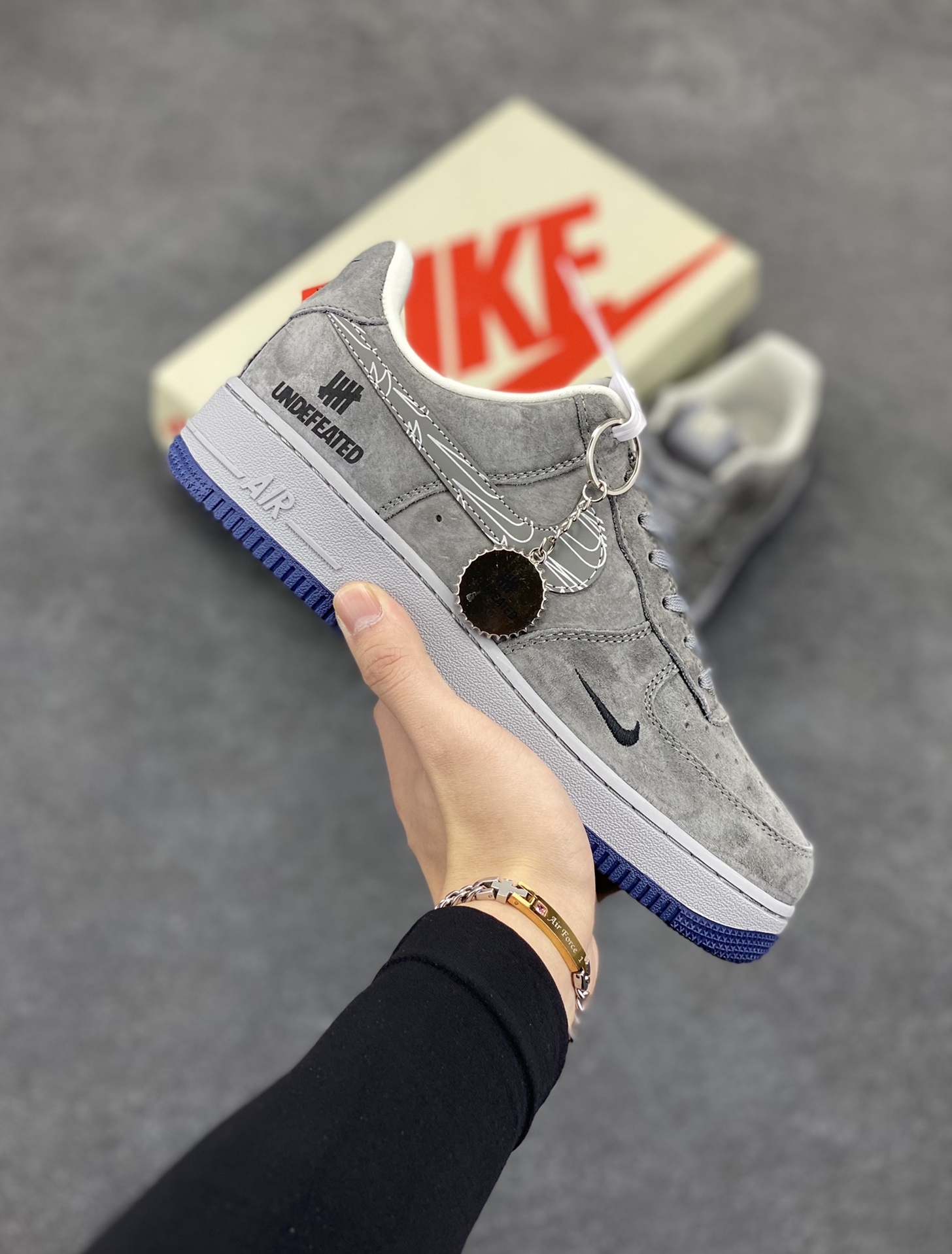 NIke Air Force 1 \’07 Low “UN联名——重影灰猪八”空军一号 低帮 运动鞋 休闲鞋 折边针车 工艺难度大 原楦头原纸板 原装鞋盒 定制五金配件 内置全掌气垫 原厂鞋底 货号:DF0188-018 尺码:36 36.5 37.5 38 38.5 39 40 40.5 41 42 42.5 43 44 44.5 45-选品中心