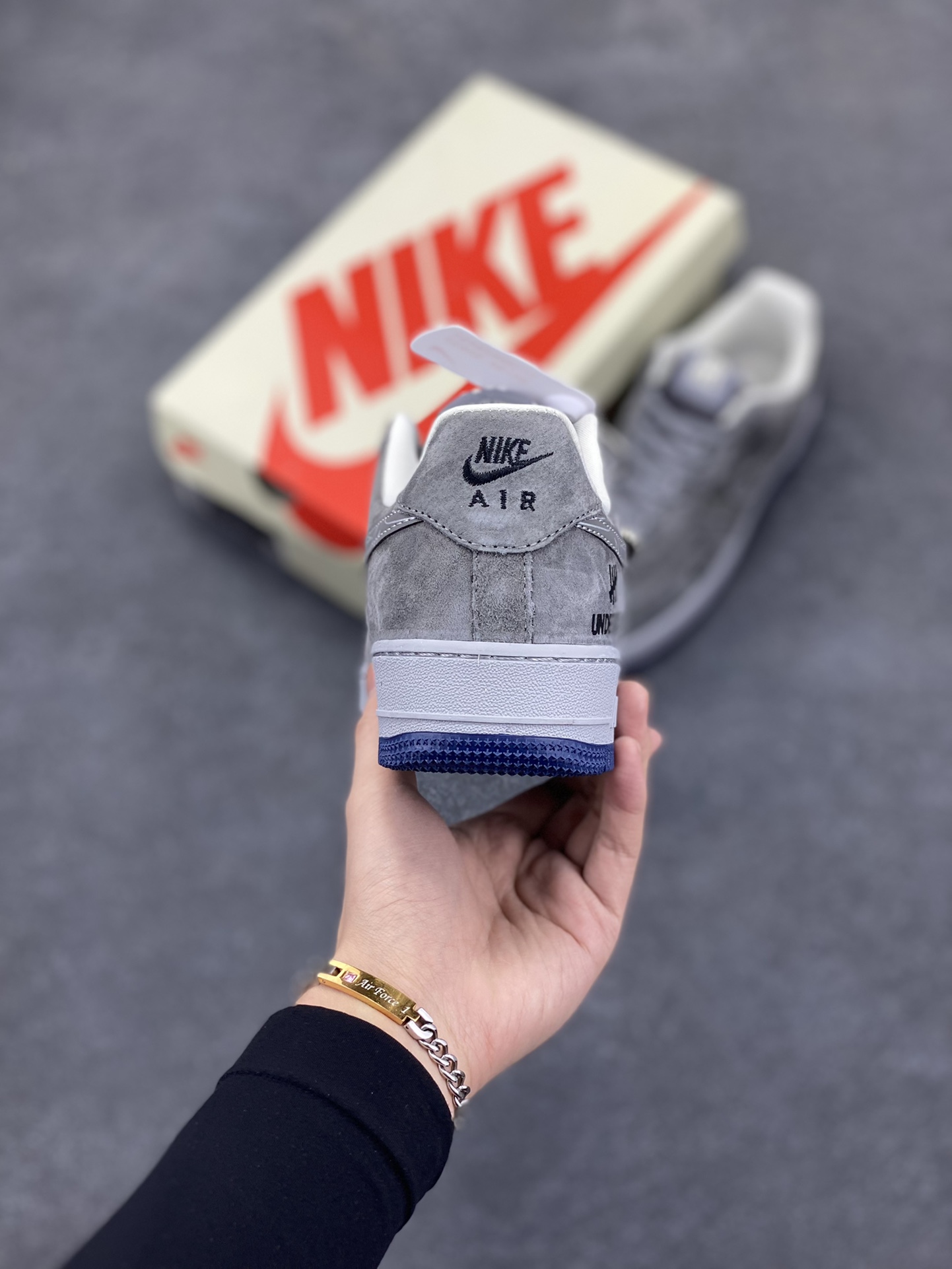 图片[4]-NIke Air Force 1 \’07 Low “UN联名——重影灰猪八”空军一号 低帮 运动鞋 休闲鞋 折边针车 工艺难度大 原楦头原纸板 原装鞋盒 定制五金配件 内置全掌气垫 原厂鞋底 货号：DF0188-018 尺码：36 36.5 37.5 38 38.5 39 40 40.5 41 42 42.5 43 44 44.5 45-选品中心