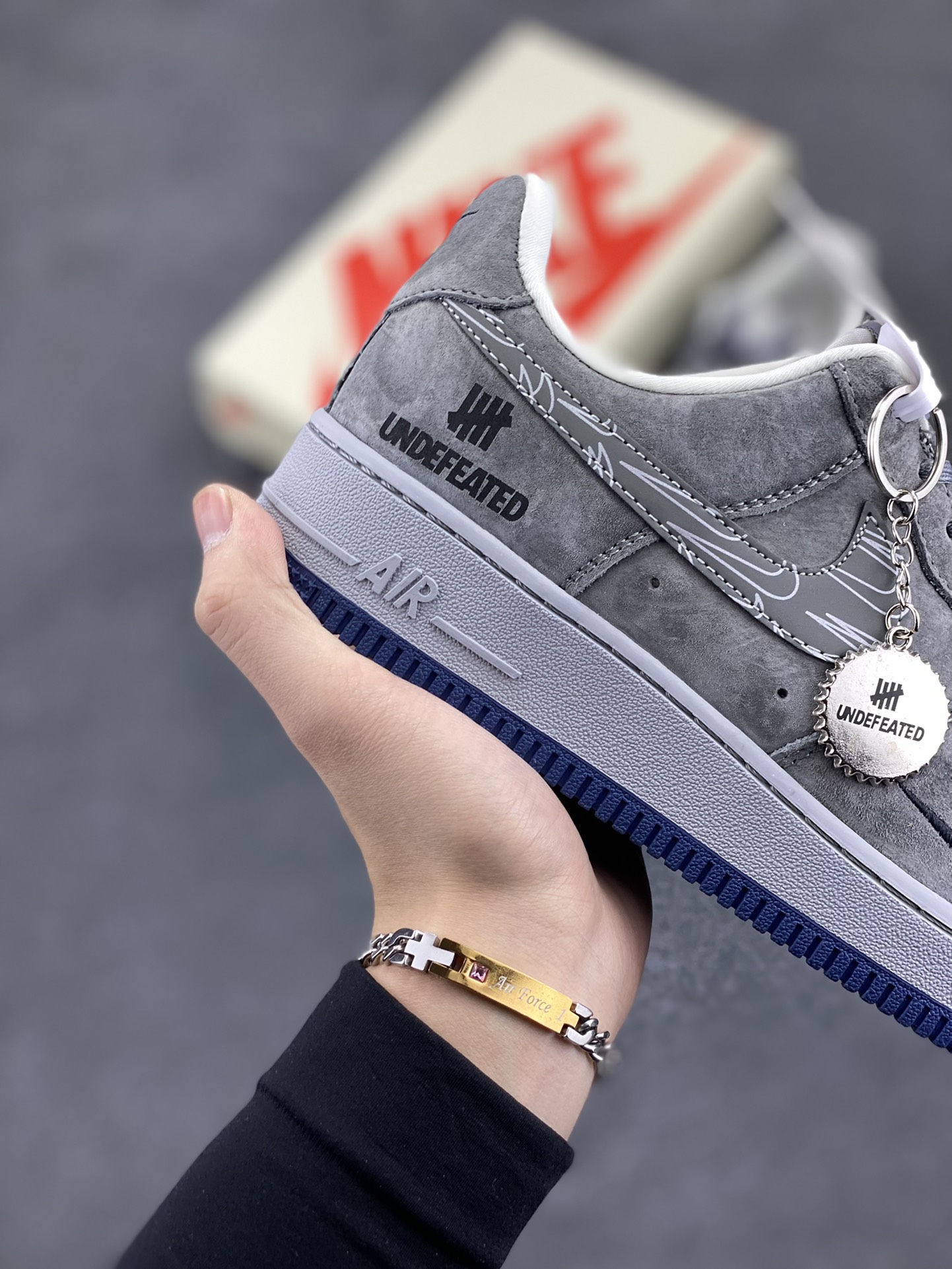 图片[6]-NIke Air Force 1 \’07 Low “UN联名——重影灰猪八”空军一号 低帮 运动鞋 休闲鞋 折边针车 工艺难度大 原楦头原纸板 原装鞋盒 定制五金配件 内置全掌气垫 原厂鞋底 货号：DF0188-018 尺码：36 36.5 37.5 38 38.5 39 40 40.5 41 42 42.5 43 44 44.5 45-选品中心