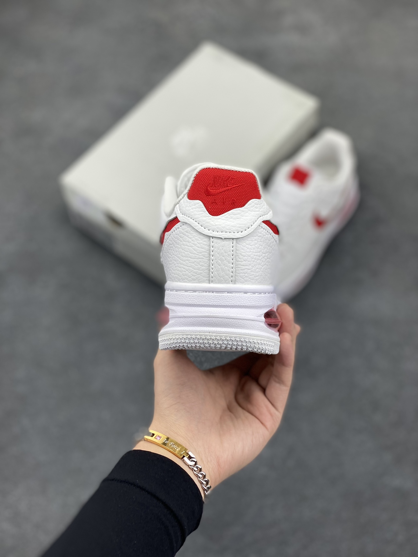 图片[4]-AF1耐克 Nike Air Force 1 ‘07 Low 空军一号 厚底增高百搭运动板鞋 原楦头原纸板 打造纯正空军版型，专注外贸渠道 全掌内置蜂窝气垫 原盒配件 原厂中底钢印、拉帮完美 货号：HF3630-100 尺码：36 36.5 37.5 38 38.5 39 40 40.5 41 42 42.5 43 44 44.5 45-选品中心