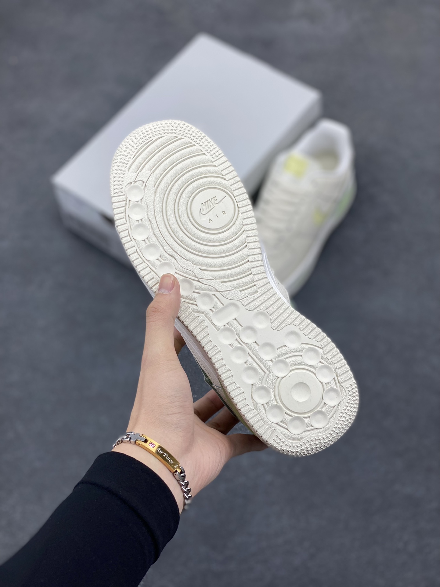 图片[5]-AF1耐克 Nike Air Force 1 ‘07 Low 空军一号 厚底增高百搭运动板鞋 原楦头原纸板 打造纯正空军版型，专注外贸渠道 全掌内置蜂窝气垫 原盒配件 原厂中底钢印、拉帮完美 货号：HF3630-700 尺码：36 36.5 37.5 38 38.5 39 40 40.5 41 42 42.5 43 44 44.5 45-选品中心
