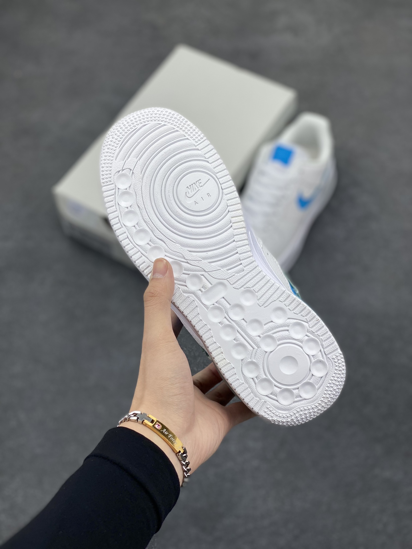 图片[5]-AF1耐克 Nike Air Force 1 ‘07 Low 空军一号 厚底增高百搭运动板鞋 原楦头原纸板 打造纯正空军版型，专注外贸渠道 全掌内置蜂窝气垫 原盒配件 原厂中底钢印、拉帮完美 货号：HF3630-101 尺码：36 36.5 37.5 38 38.5 39 40 40.5 41 42 42.5 43 44 44.5 45-选品中心