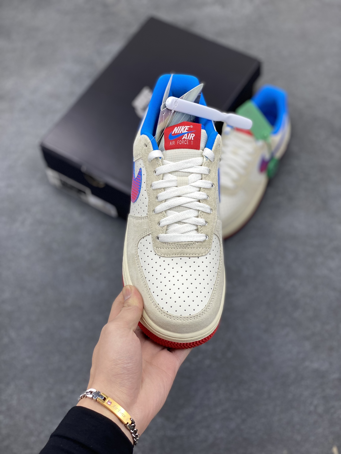 图片[2]-HY版本💯 Nike Air Force 1 Low \’07 冲孔蓝 原楦头原纸板 打造纯正空军版型 #专注外贸渠道 全掌内置蜂窝气垫 #原盒配件 原厂中底钢印、拉帮完美 货号：HQ3618-113 尺码：36 36.5 37.5 38 38.5 39 40 40.5 41 42 42.5 43 44 44.5 45 46-选品中心