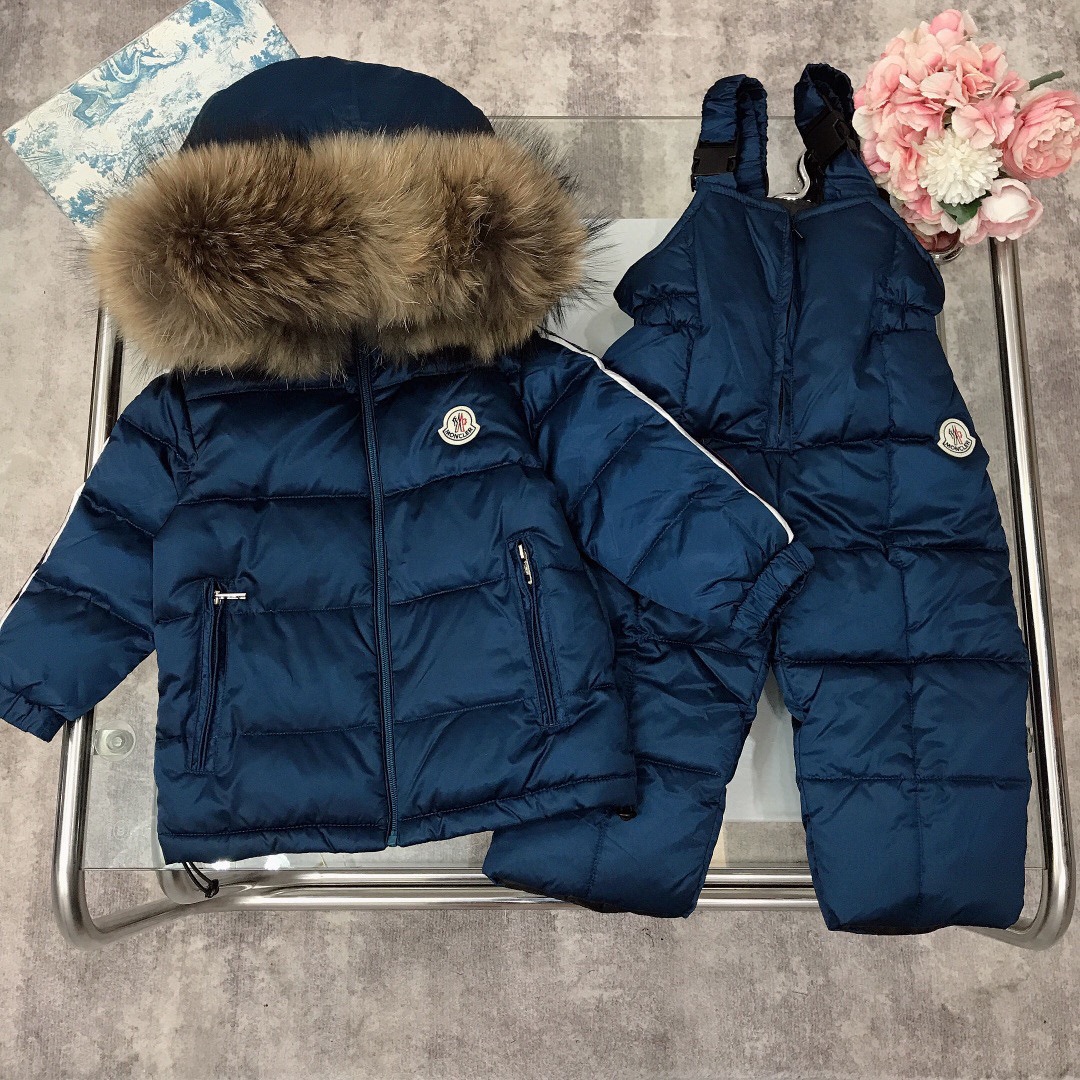 NO:209353,Size 90/1 140/1 Set, cover, the latest official model of MONCLER counter is launched simultaneously!  Use white goose down stuffing [both collar hats can be detached] [Precaution down jackets, please confirm the size and order without refund or exchange], special price, christian louboutin, Moncler, down jacket, hats,19860909尺码90/1 140/1 套装 蒙口 MONCLER专柜官方最新款同步上市！采用白鹅绒填充物【毛领帽子均可拆卸】【注羽绒服定制款 确定好尺码下单不退不换】,特价款,christian louboutin,Moncler,down jacket,hats,,Children's