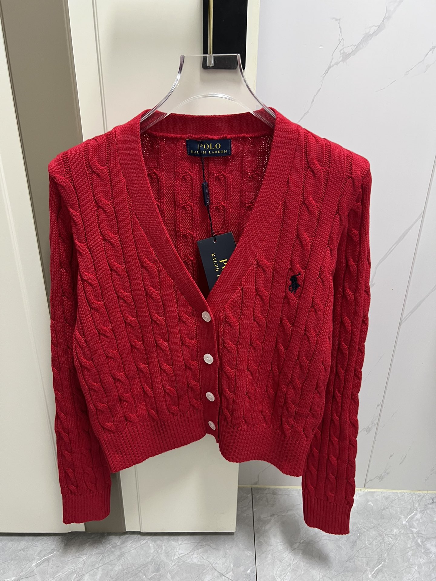 קרדיגן Ralph Lauren אדום קלסי V מלא ברודרי סוסיות לחג וחמימות 3 i1734600573 1526 1