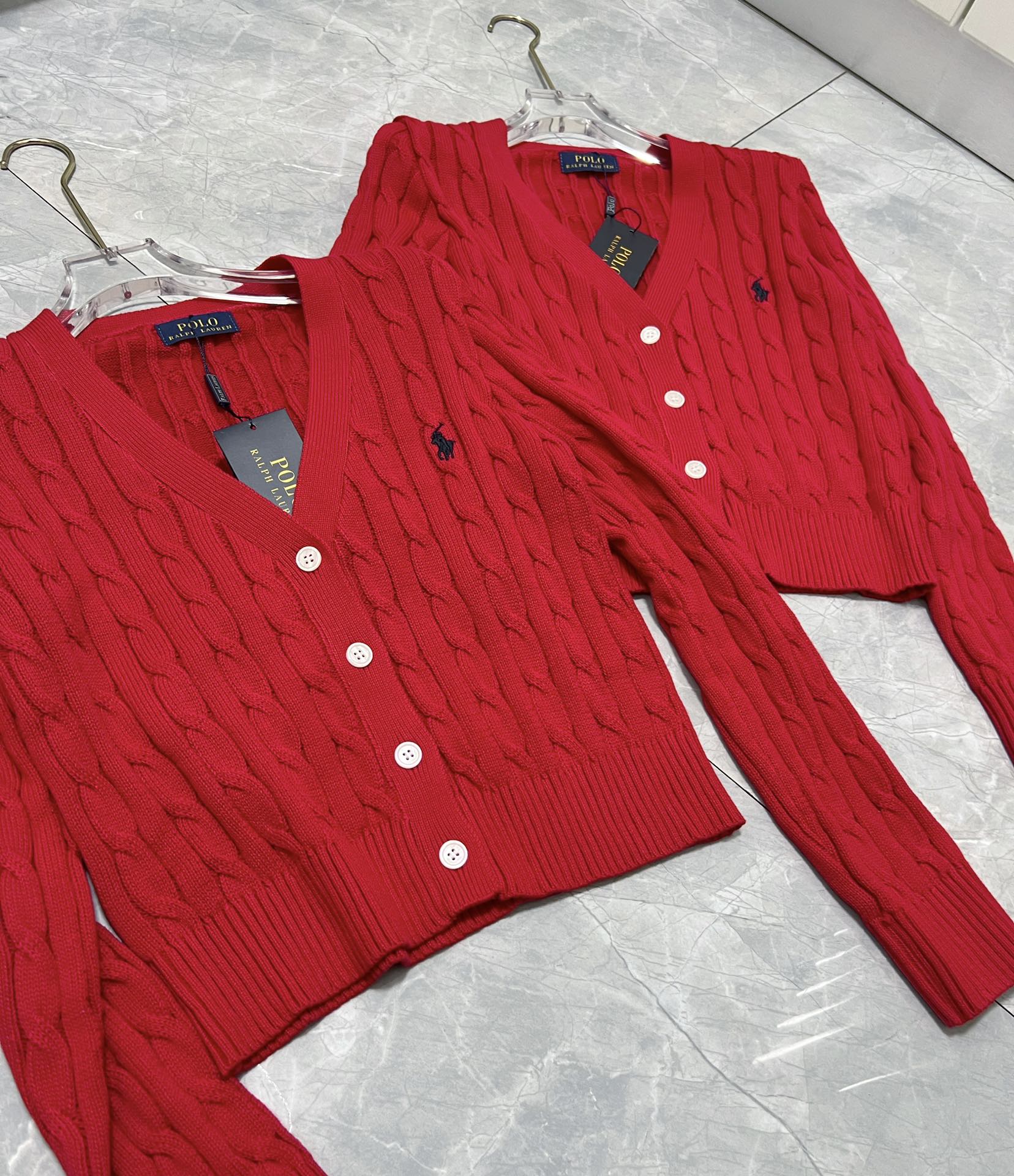 קרדיגן Ralph Lauren אדום קלסי V מלא ברודרי סוסיות לחג וחמימות 8 i1734600573 7868 6