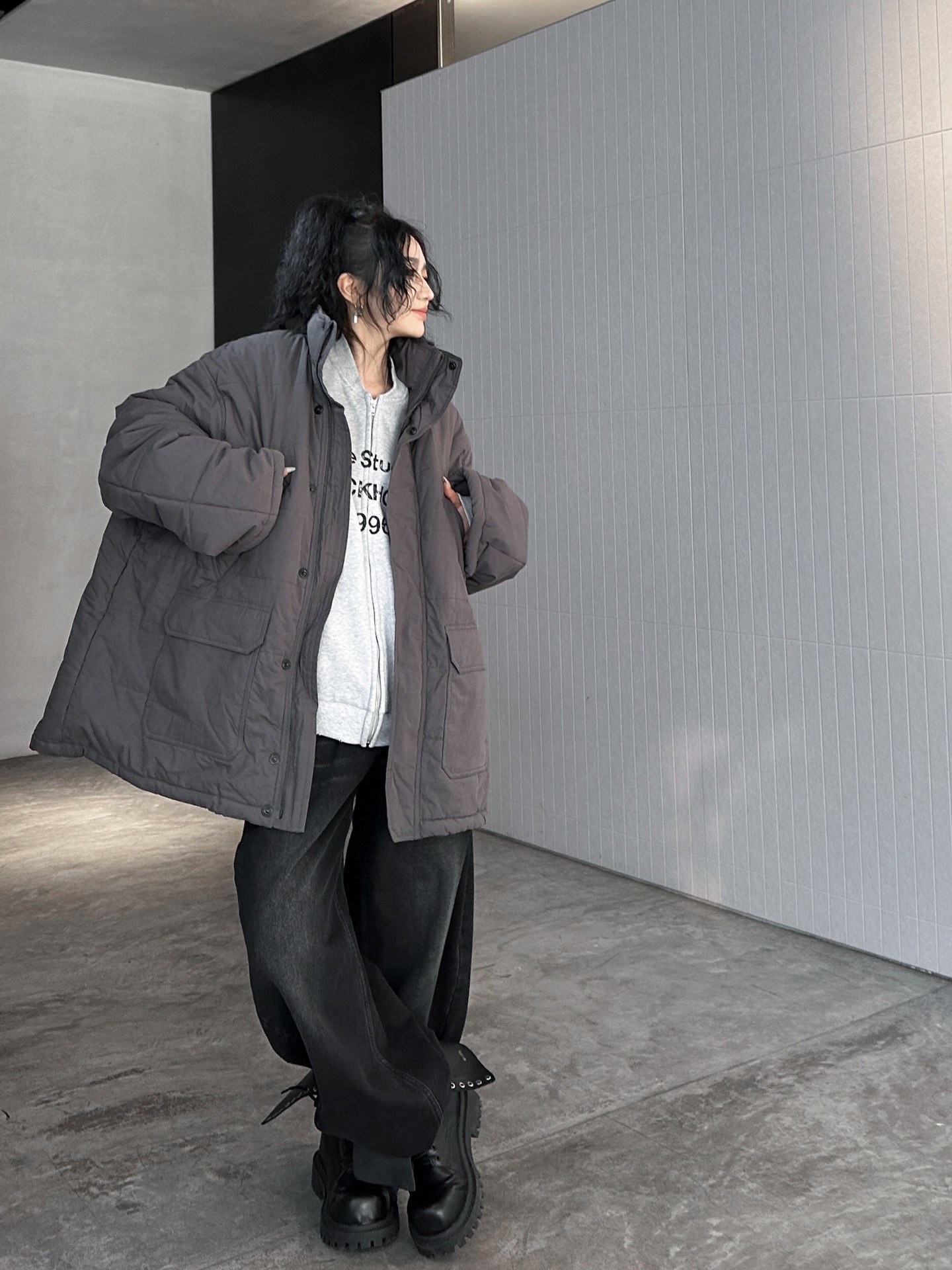 BAL秋冬新款工装厚外套专柜20500购入我们定制专属面料采用进口夹棉保暖效果非常好修饰娇好的身材就是这